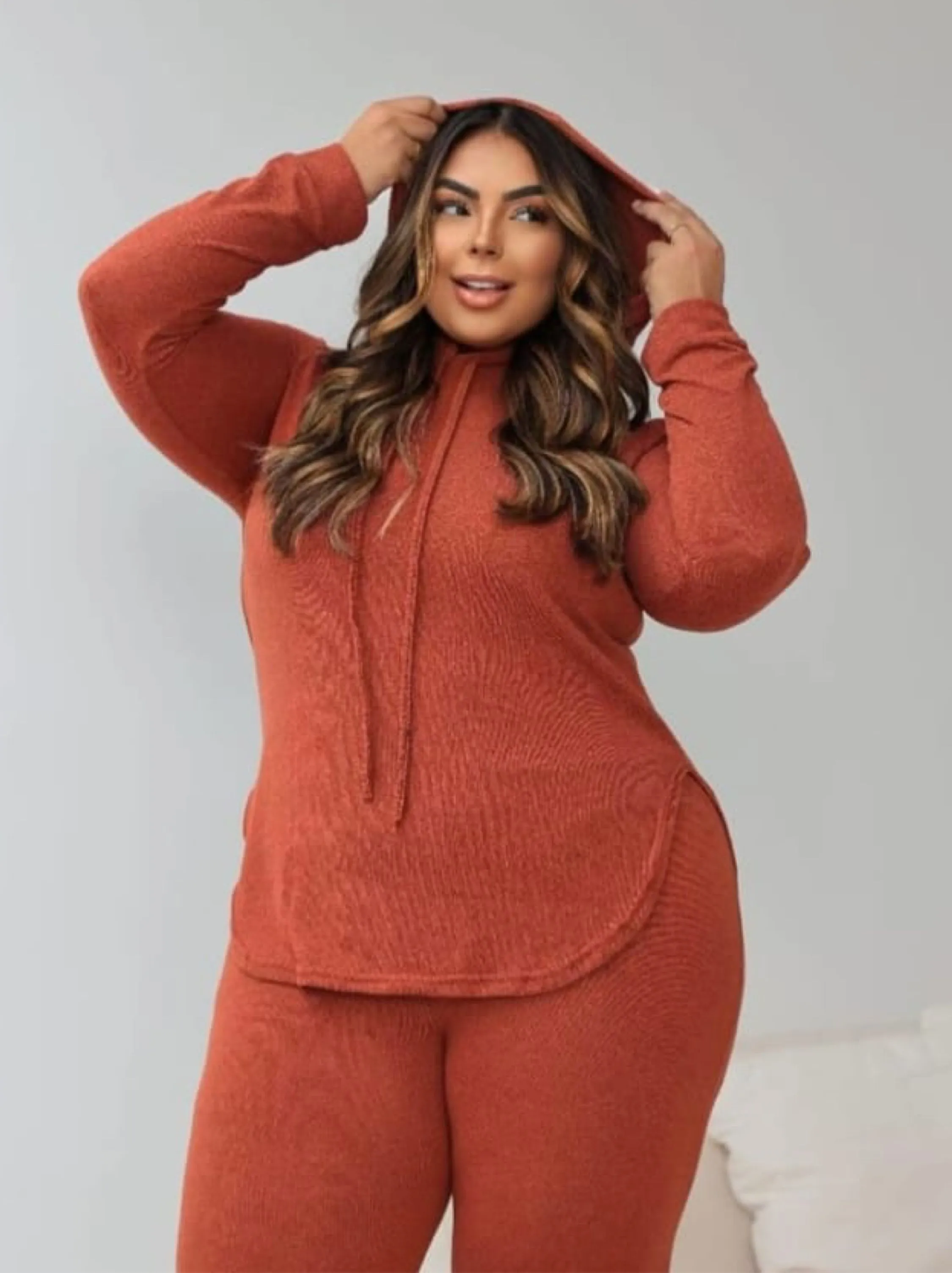Conjunto Plus Size  – Calça Jogger e Blusão com Capuz