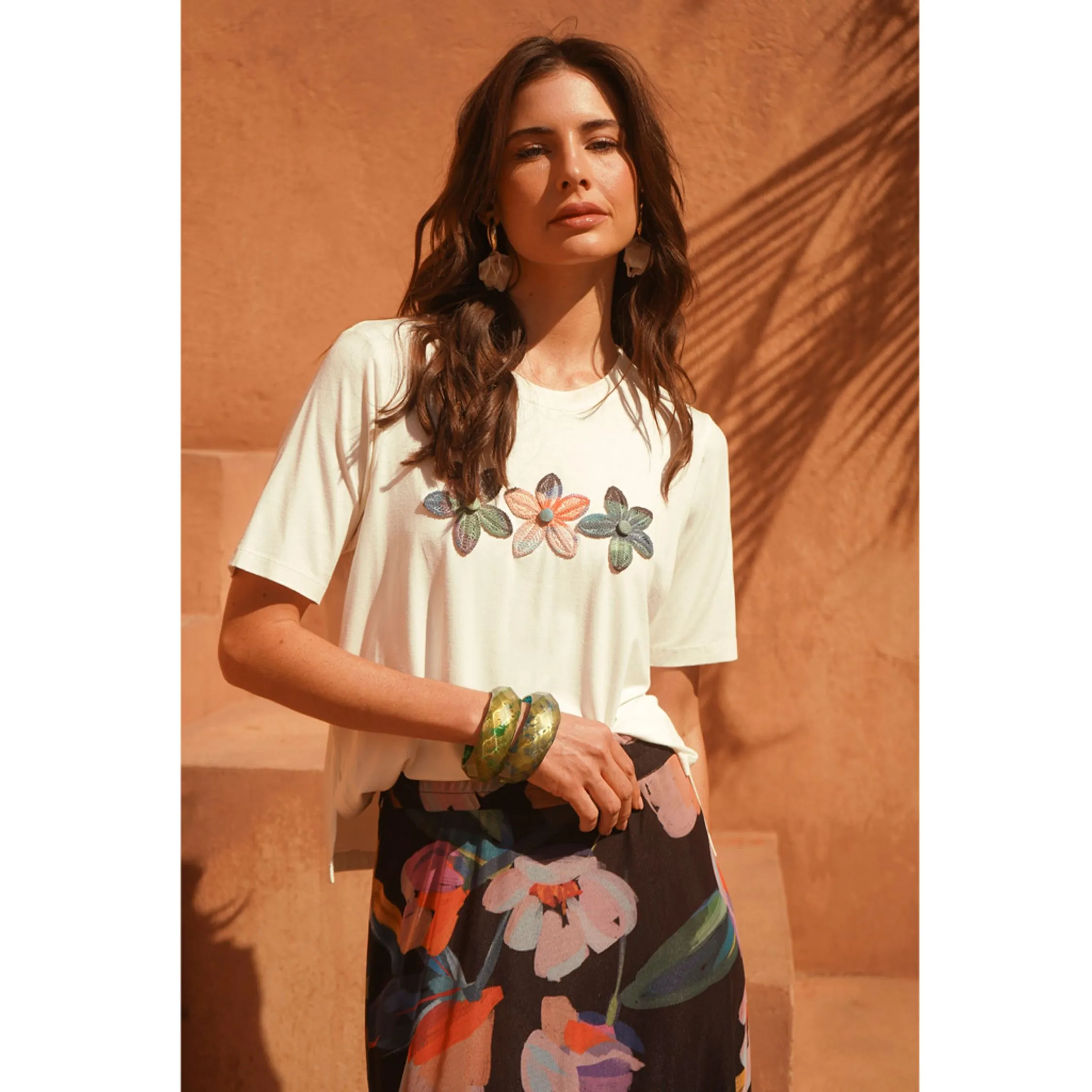 T-shirt Basica Aplicação Flores Dulce