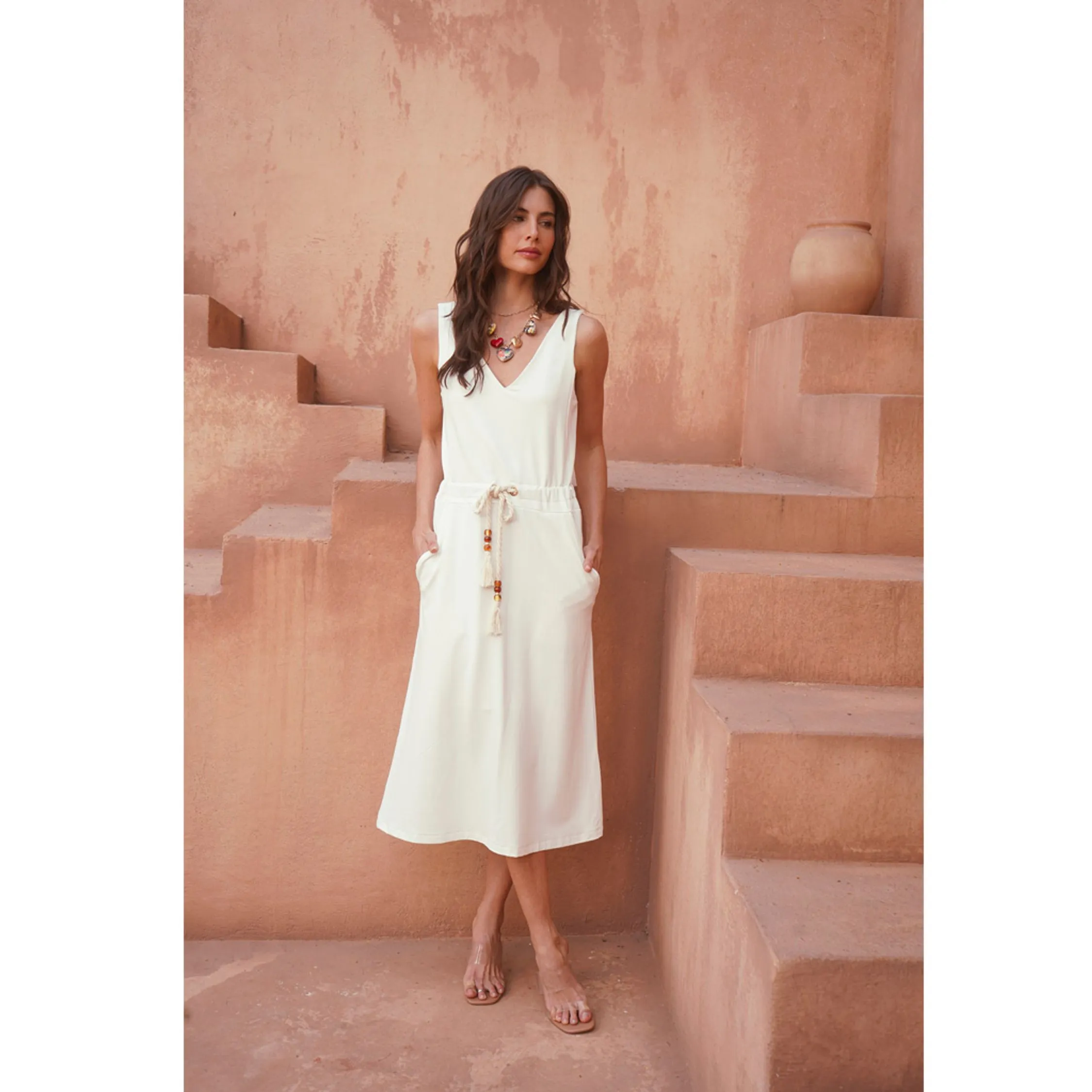 Vestido Decote V com Bolso