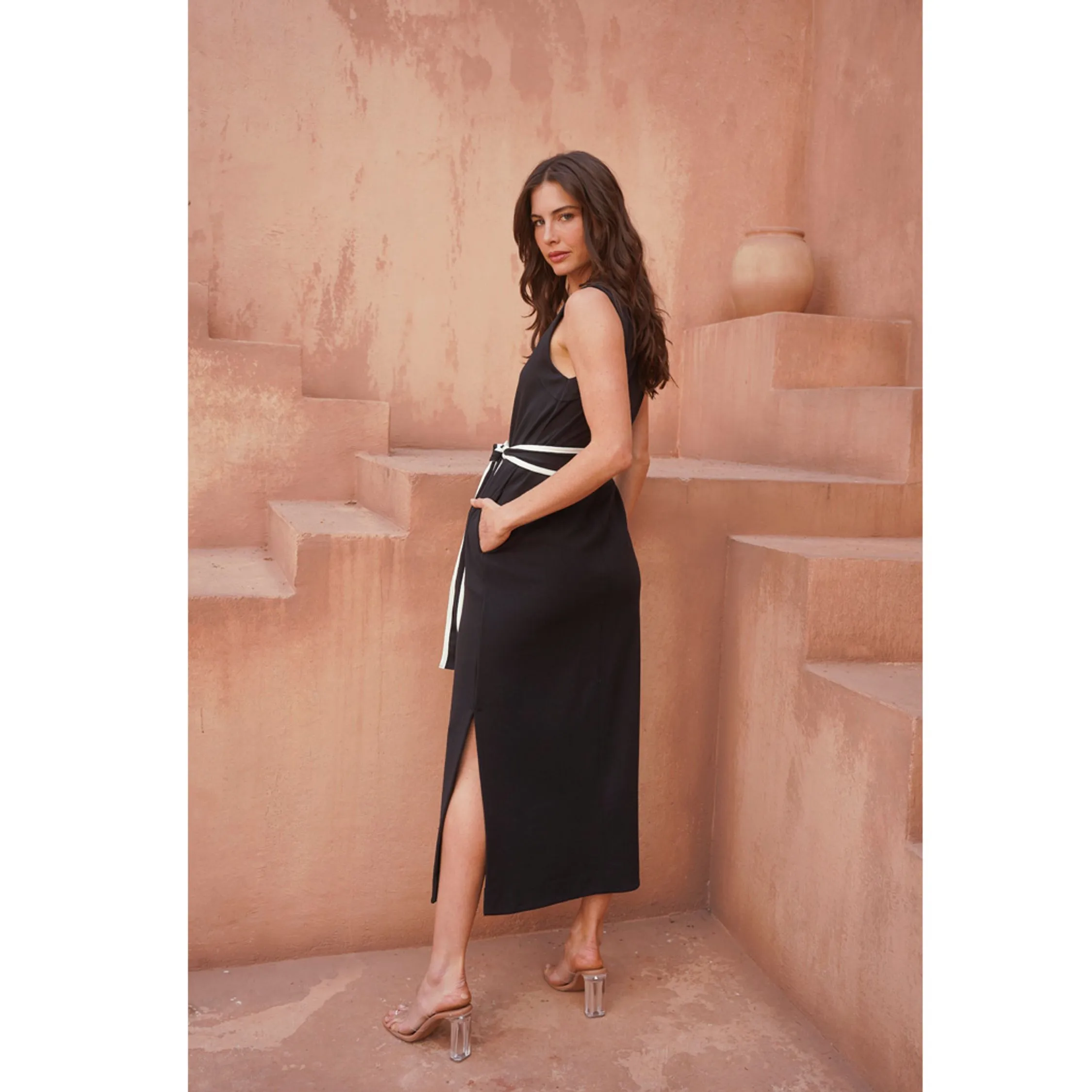 Vestido Regata Decote V Com Cinto