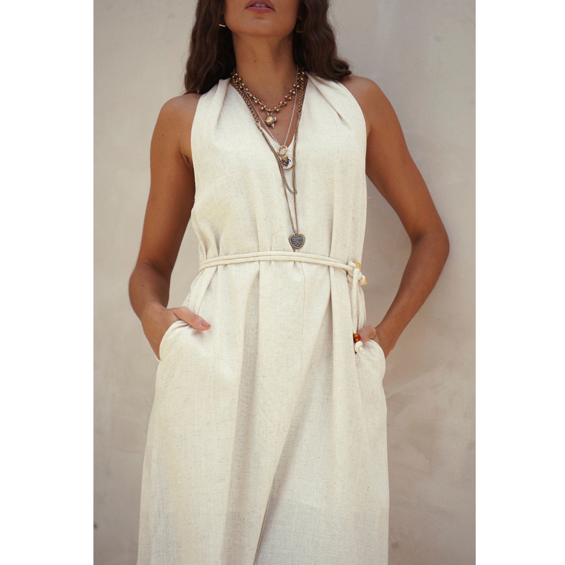 Vestido Basico com Bolsos e Cinto Marilia