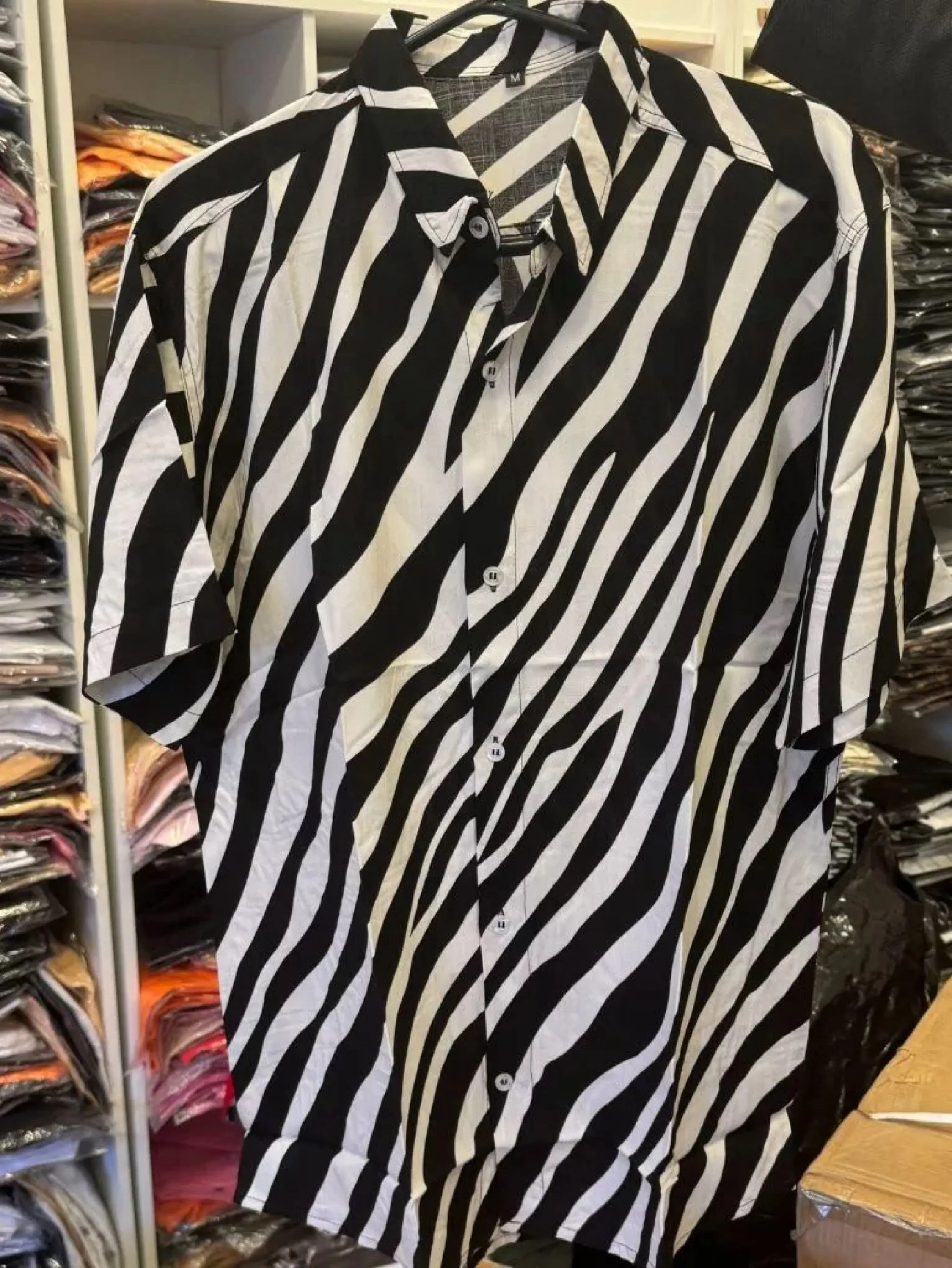 Camisa Masculina Manga Curta slim fit estampa zebra