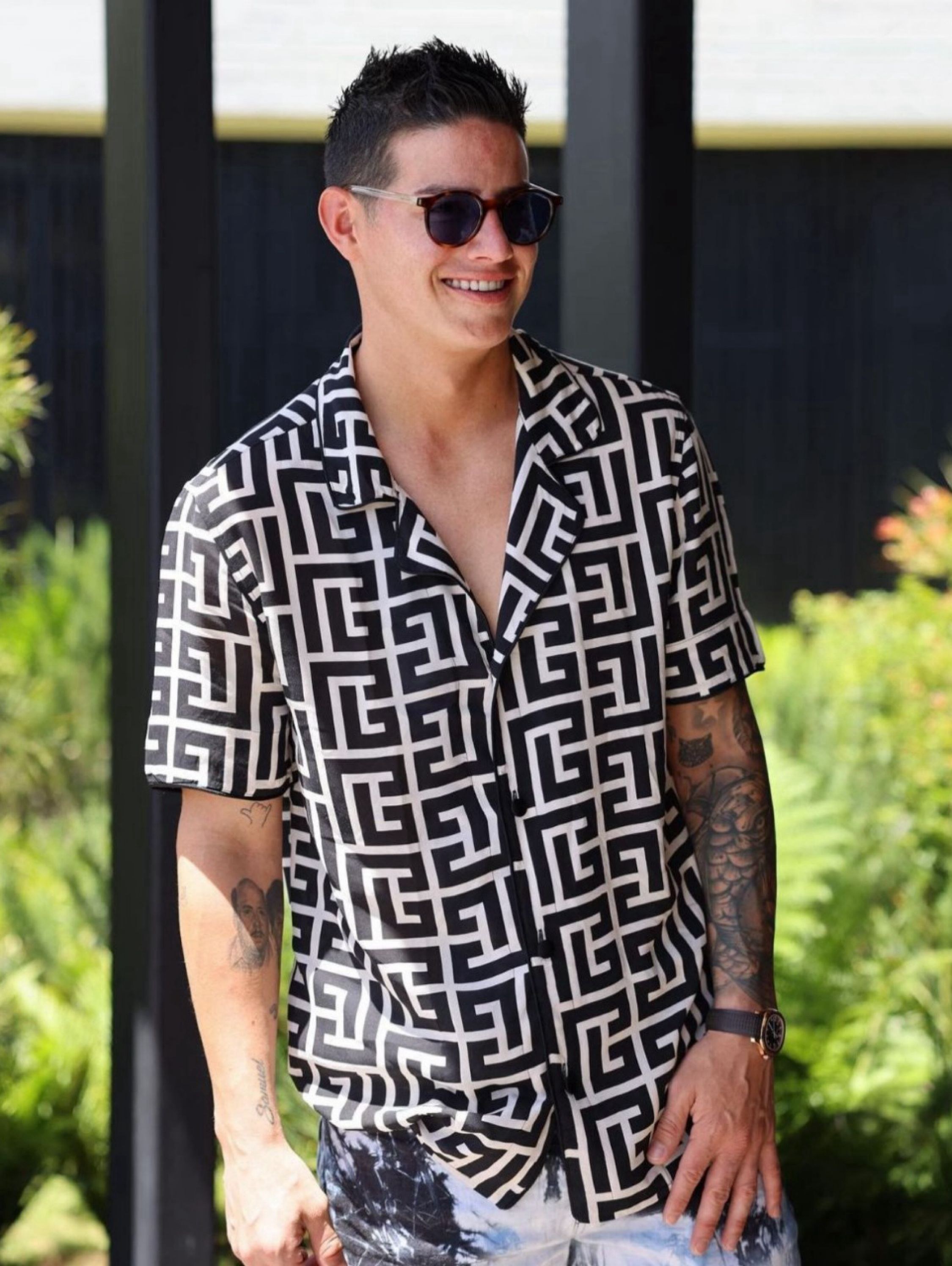 Camisa Social listra Masculina Manga Curta preta e branca