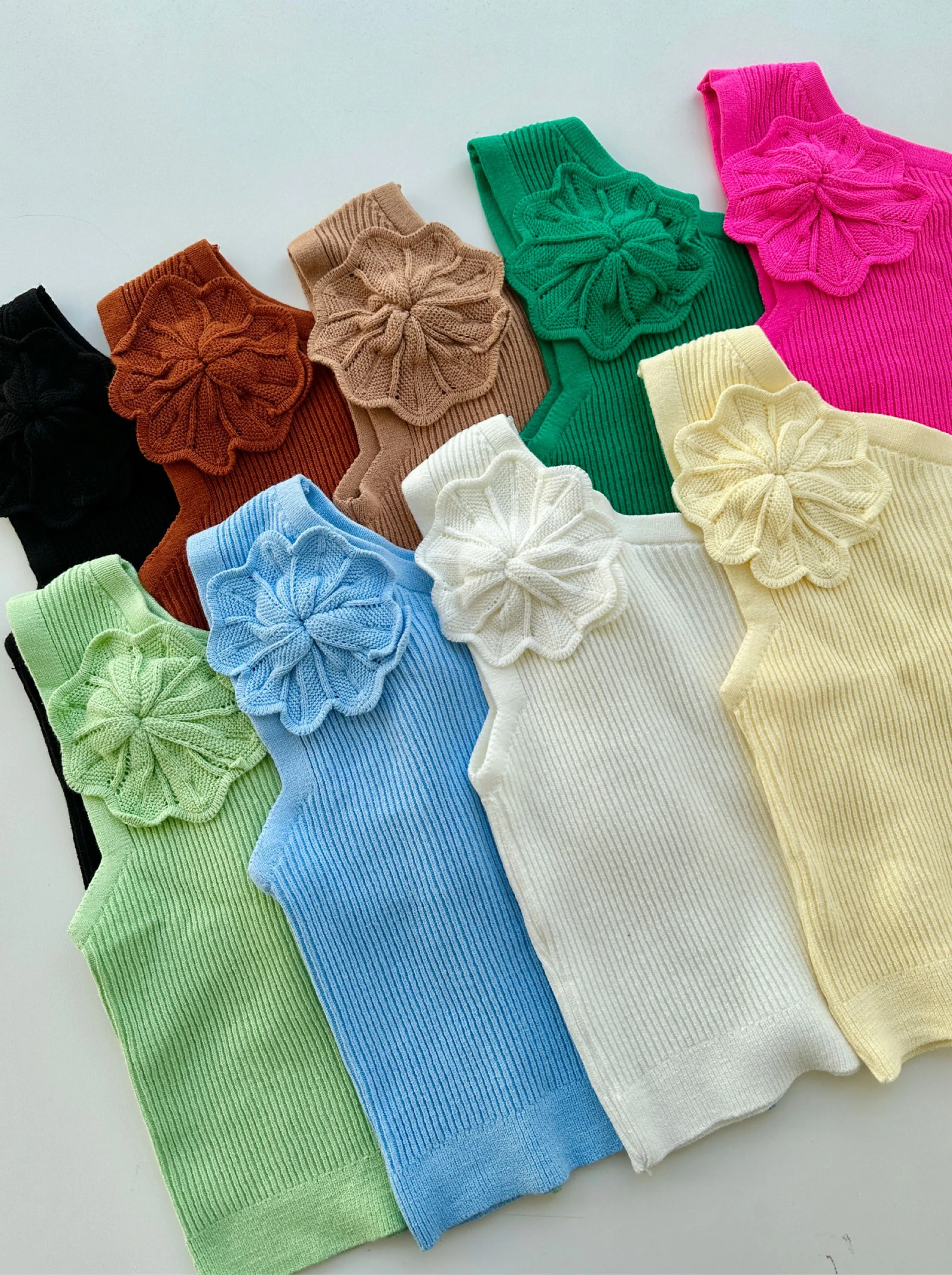 Cropped um ombro bordado floral new collection