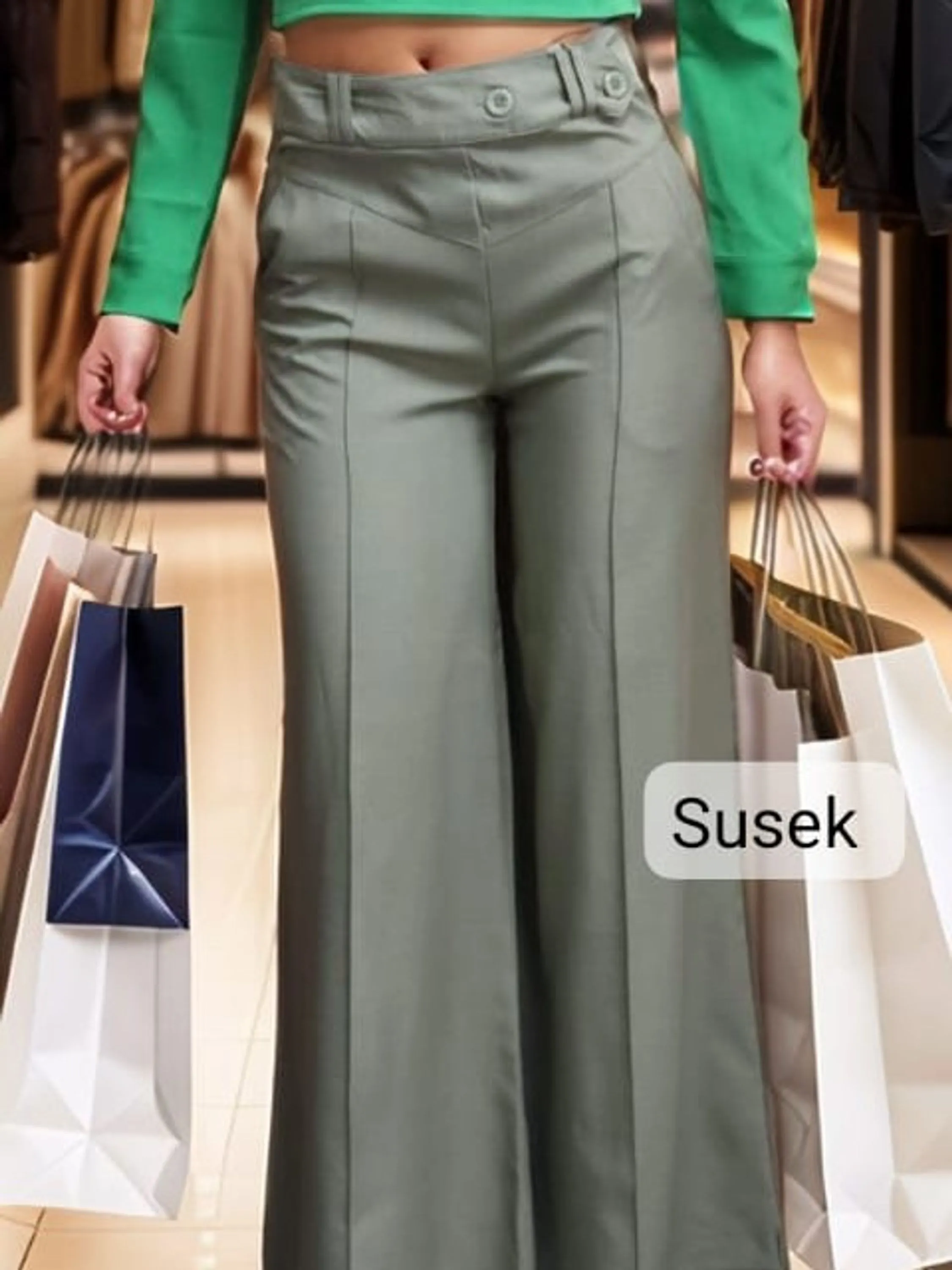 Susek Modas Calça Pantalona Lisa Com Bolsos Laterais Botões em Gabardine Cintura Alta Elegante 8447