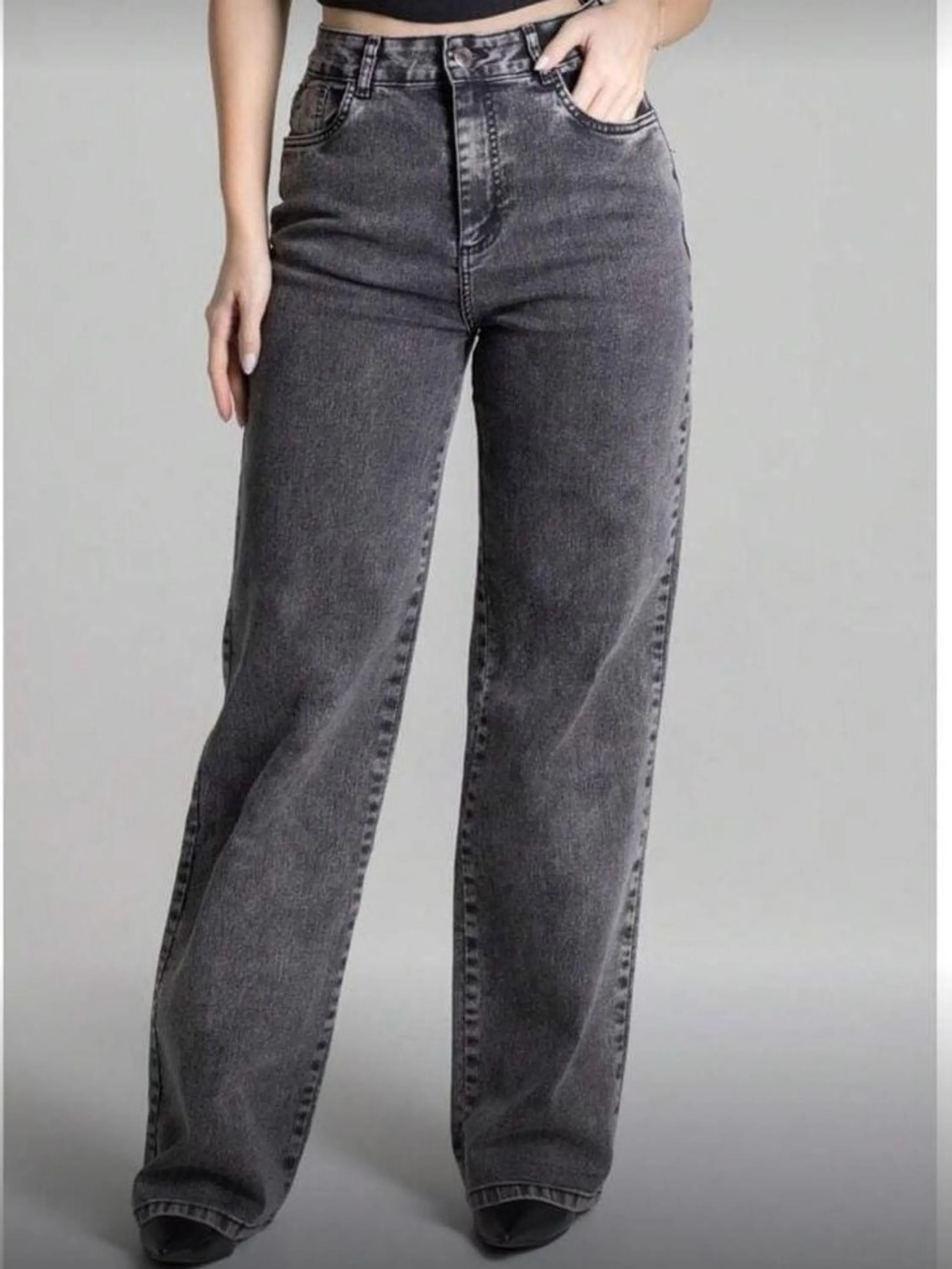 Calça jeans feminina pantalona preto grafite.