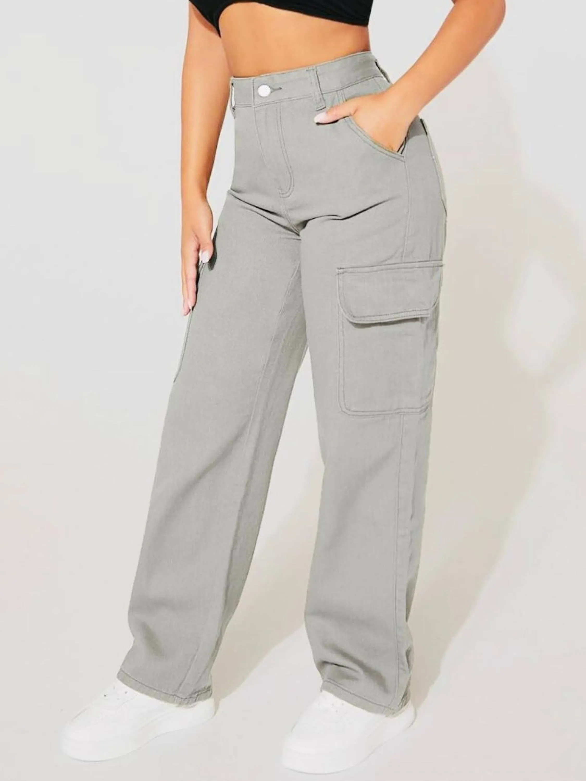 Calça feminino cargo jeans cinza claro.