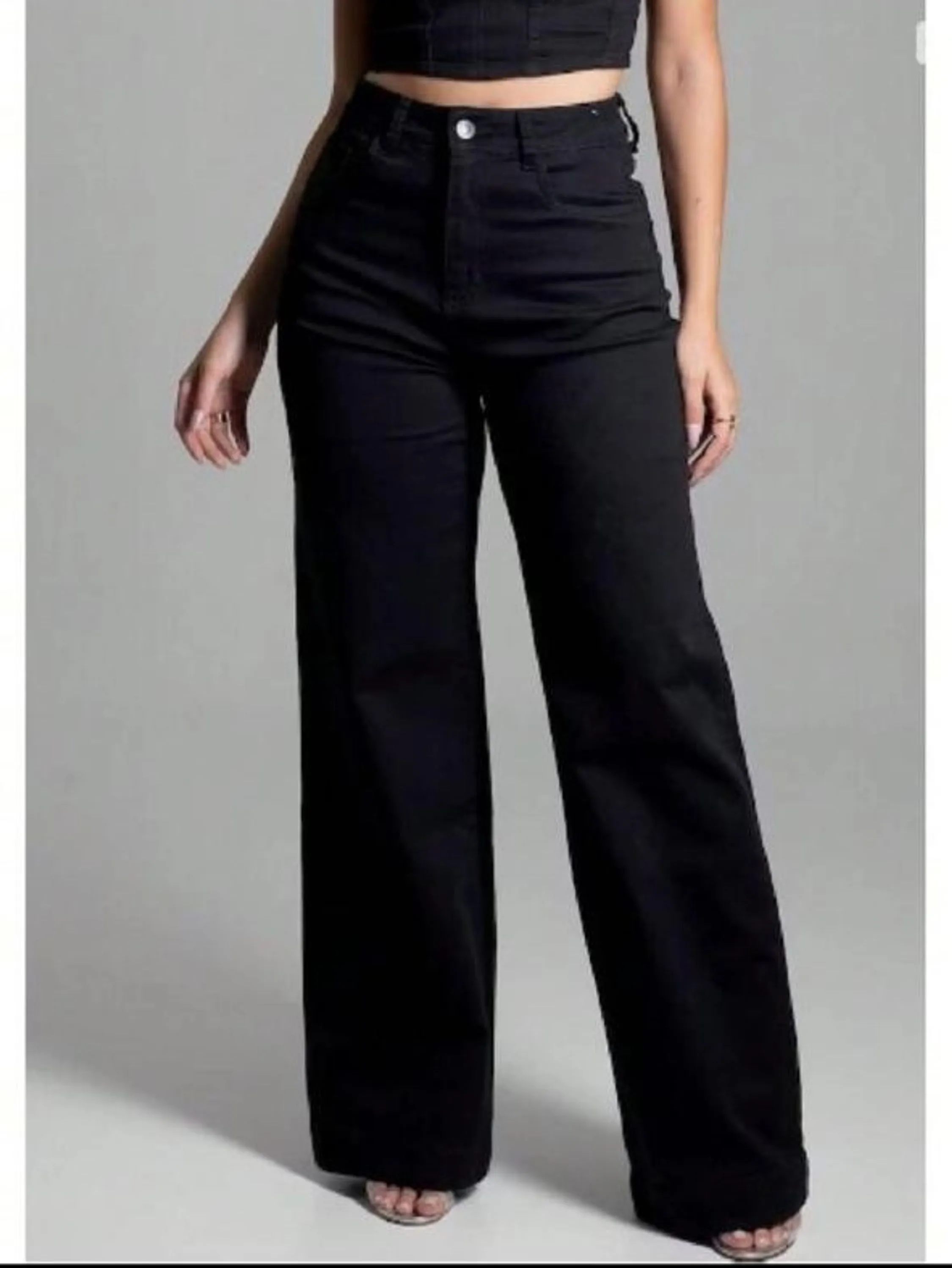 Calça jeans feminina pantalona preto.