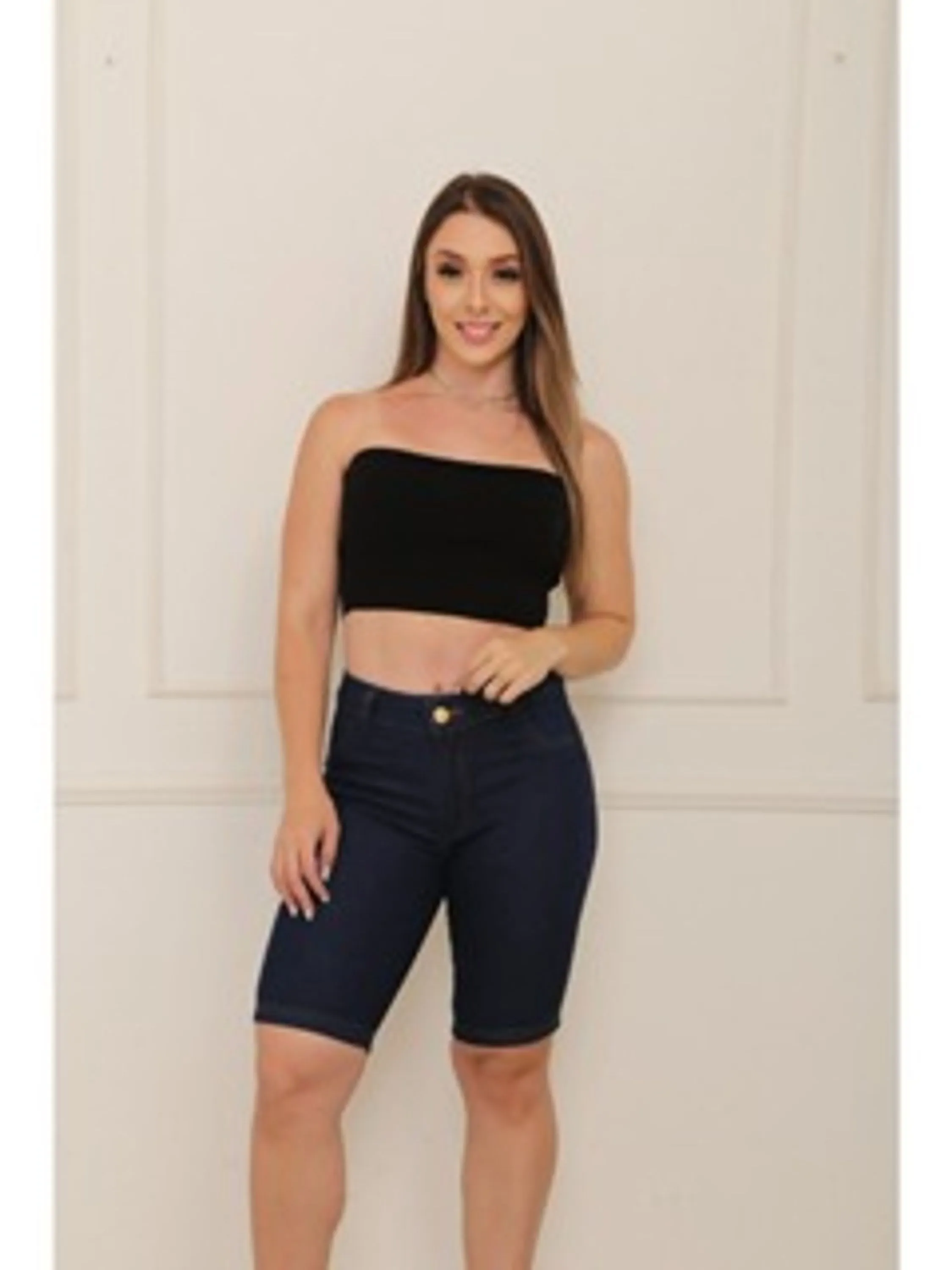 Bermuda jeans feminina  modelo ciclista lavagem escura com elastano