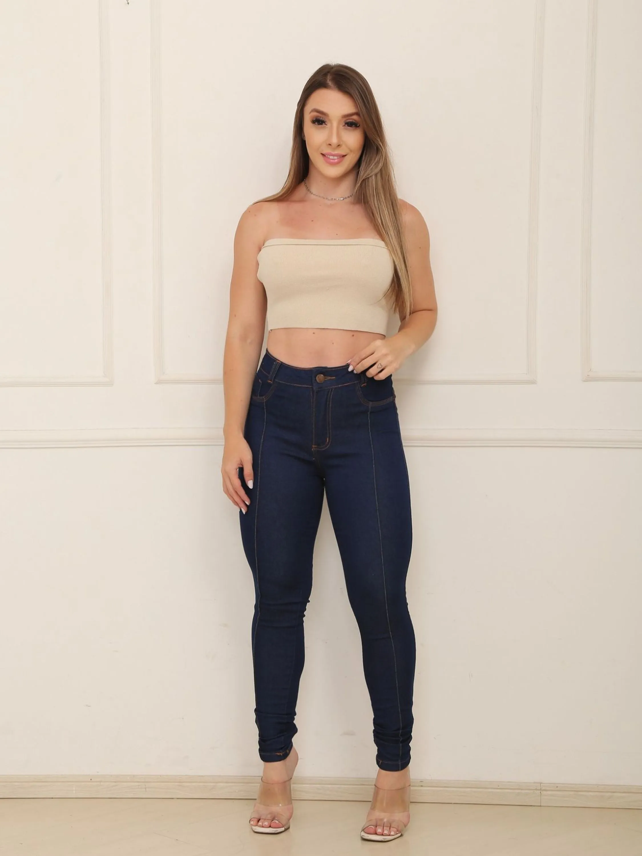 Calça jeans  skinny feminina com risca frontal lavagem escura