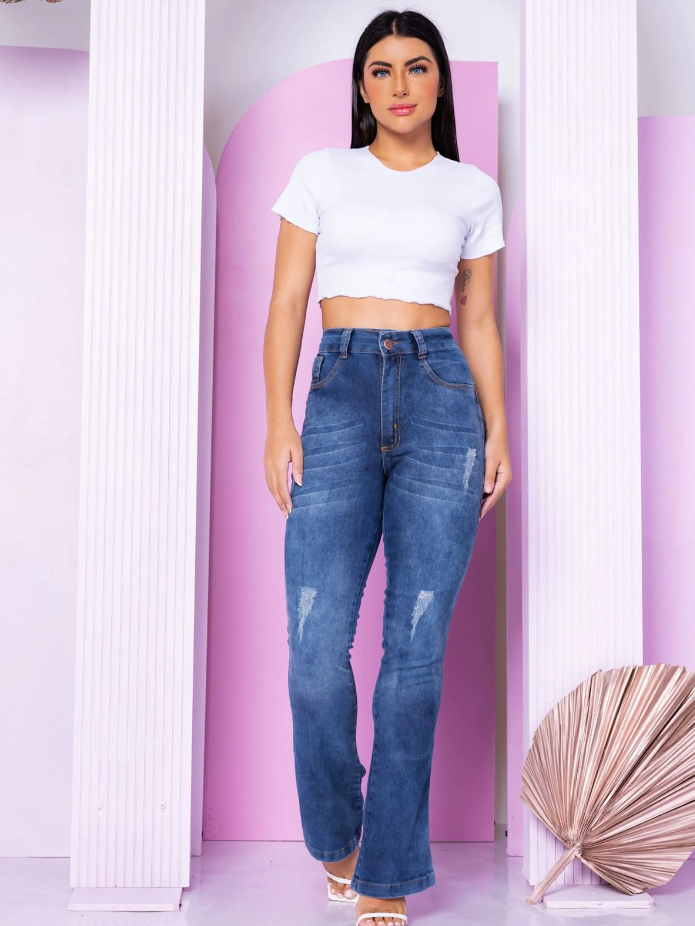 Calça jeans flare feminina lavagem clara com elastano