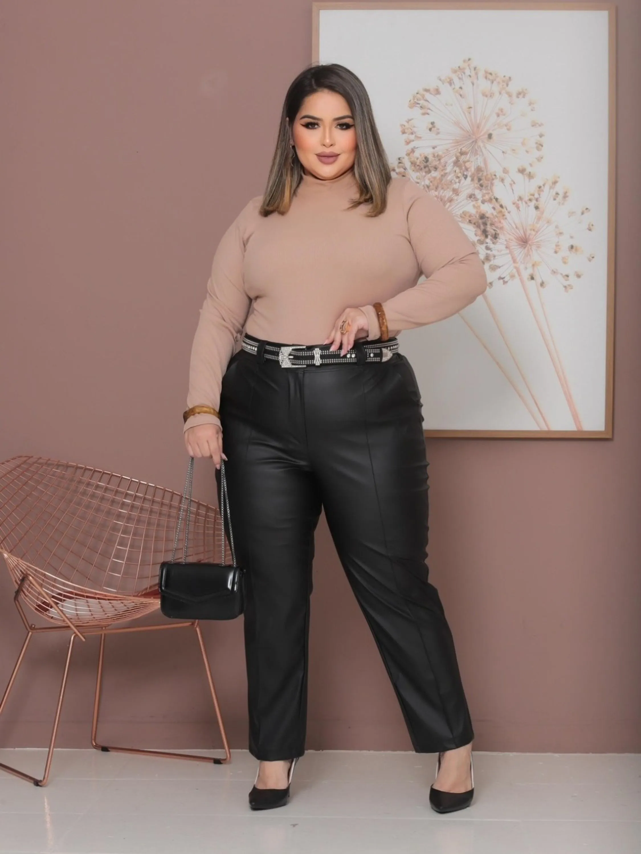 Calça couro fake plus size anaaz