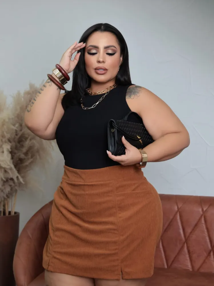Veste 50.   Shorts saia cotelê plus size co