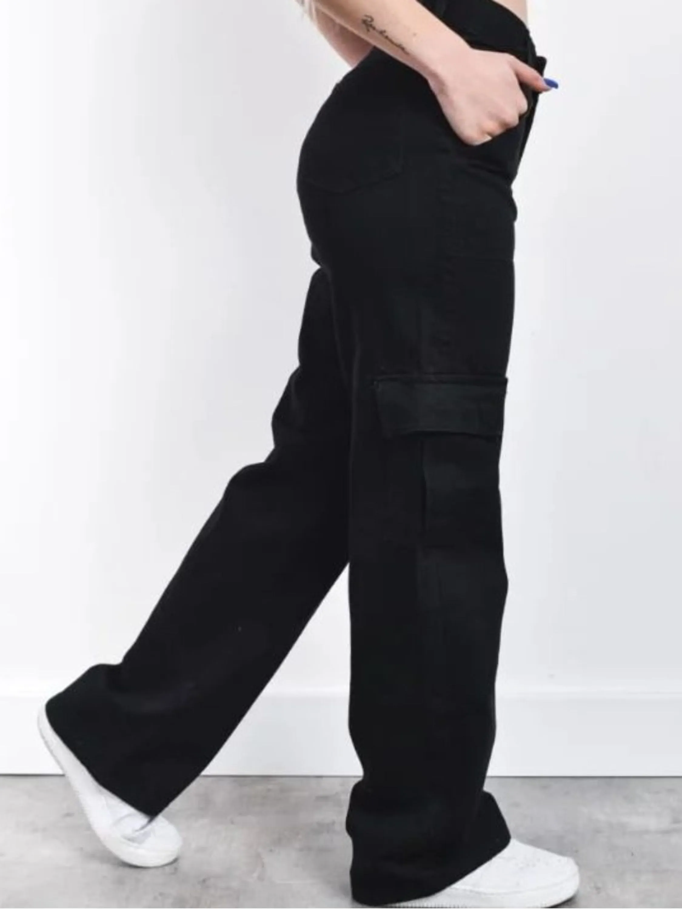 Cargo jeans black wide leg preta (pantalona feminina)