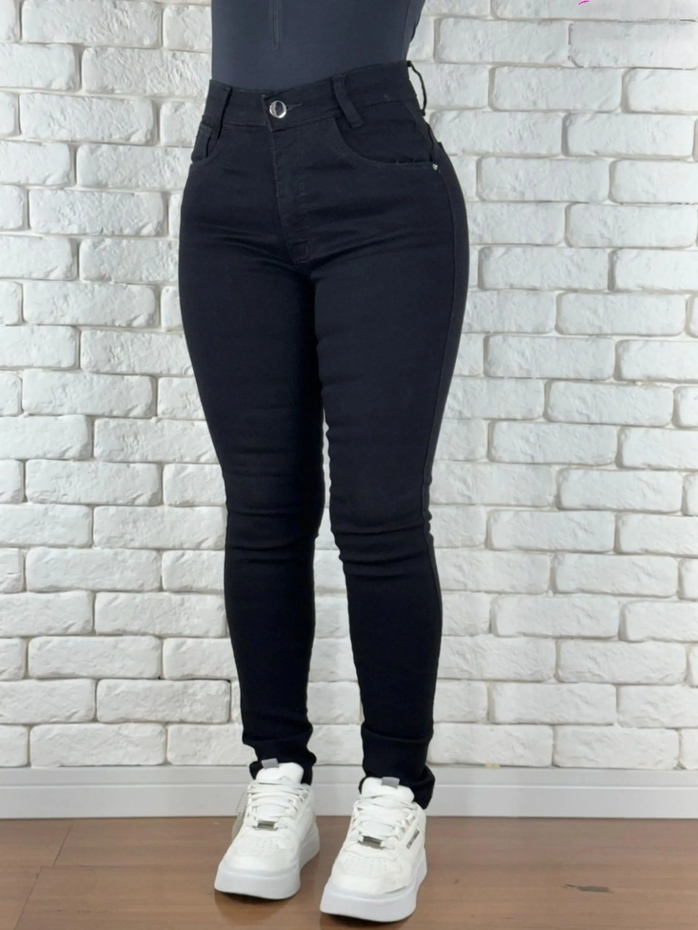 Calça jeans preta skinny feminina