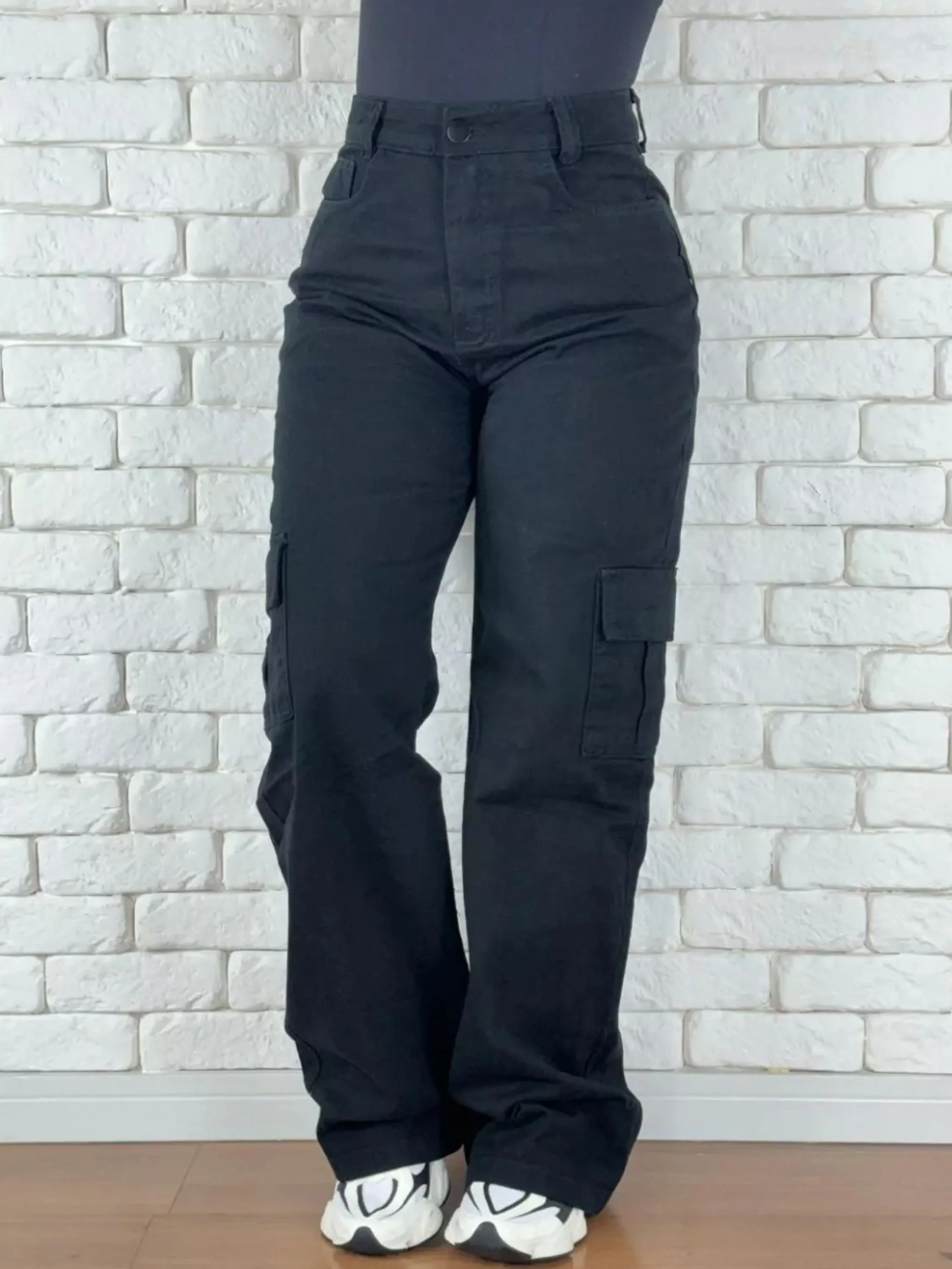 Calça cargo wide leg jeans pantalona feminina