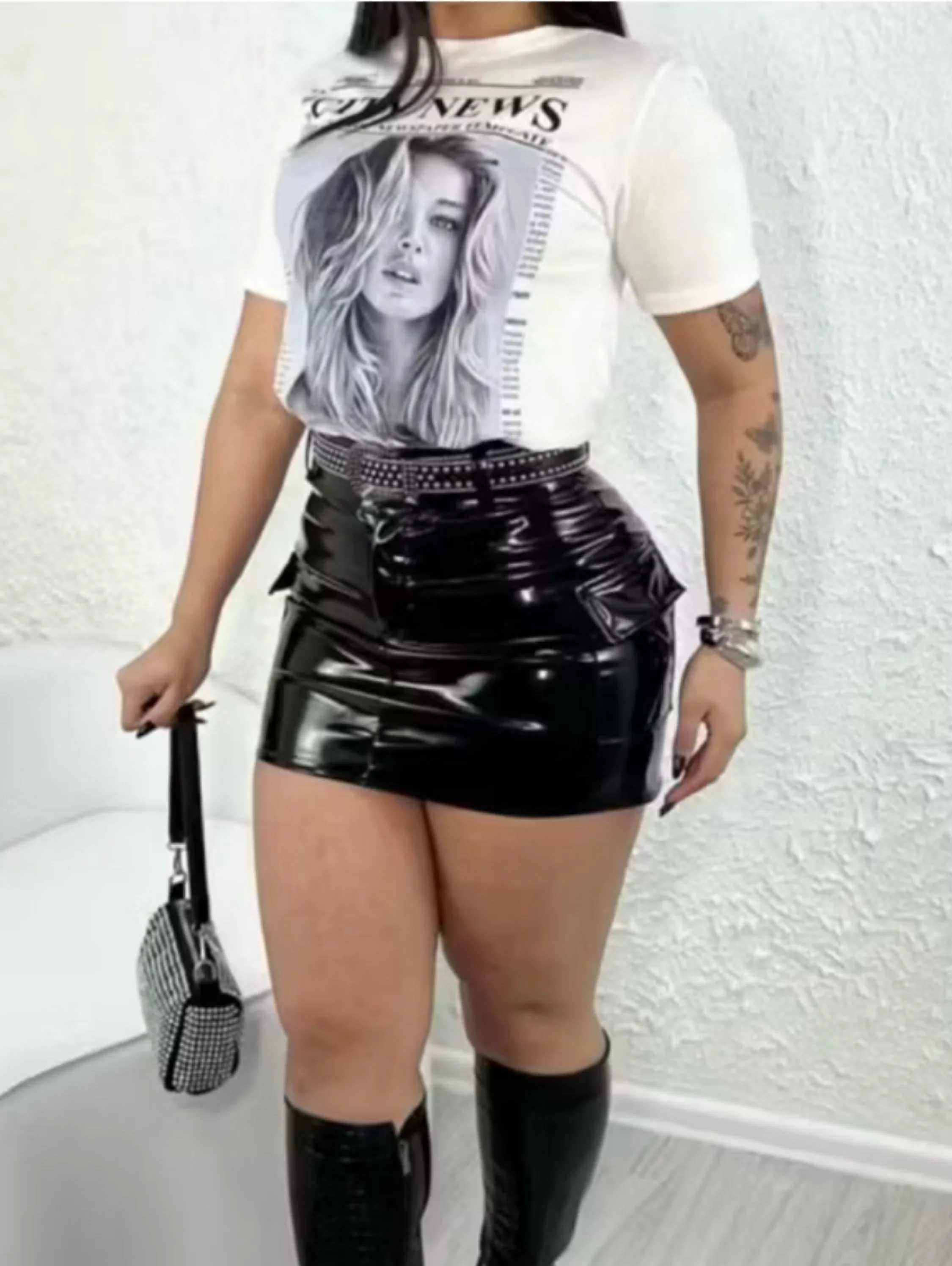 Conjunto T-shirt + saia vinil