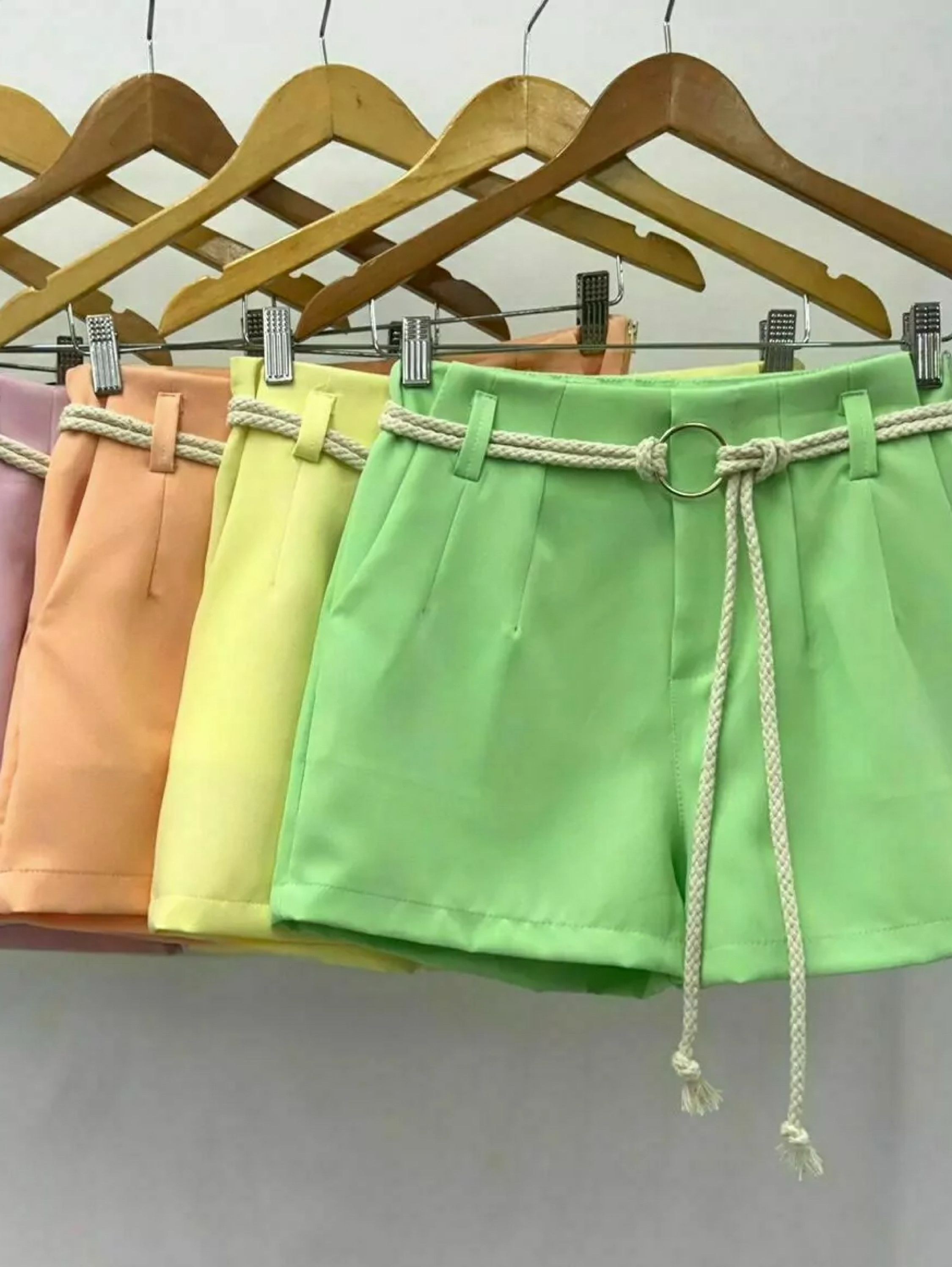 Short alfaiataria com cinto de cordão