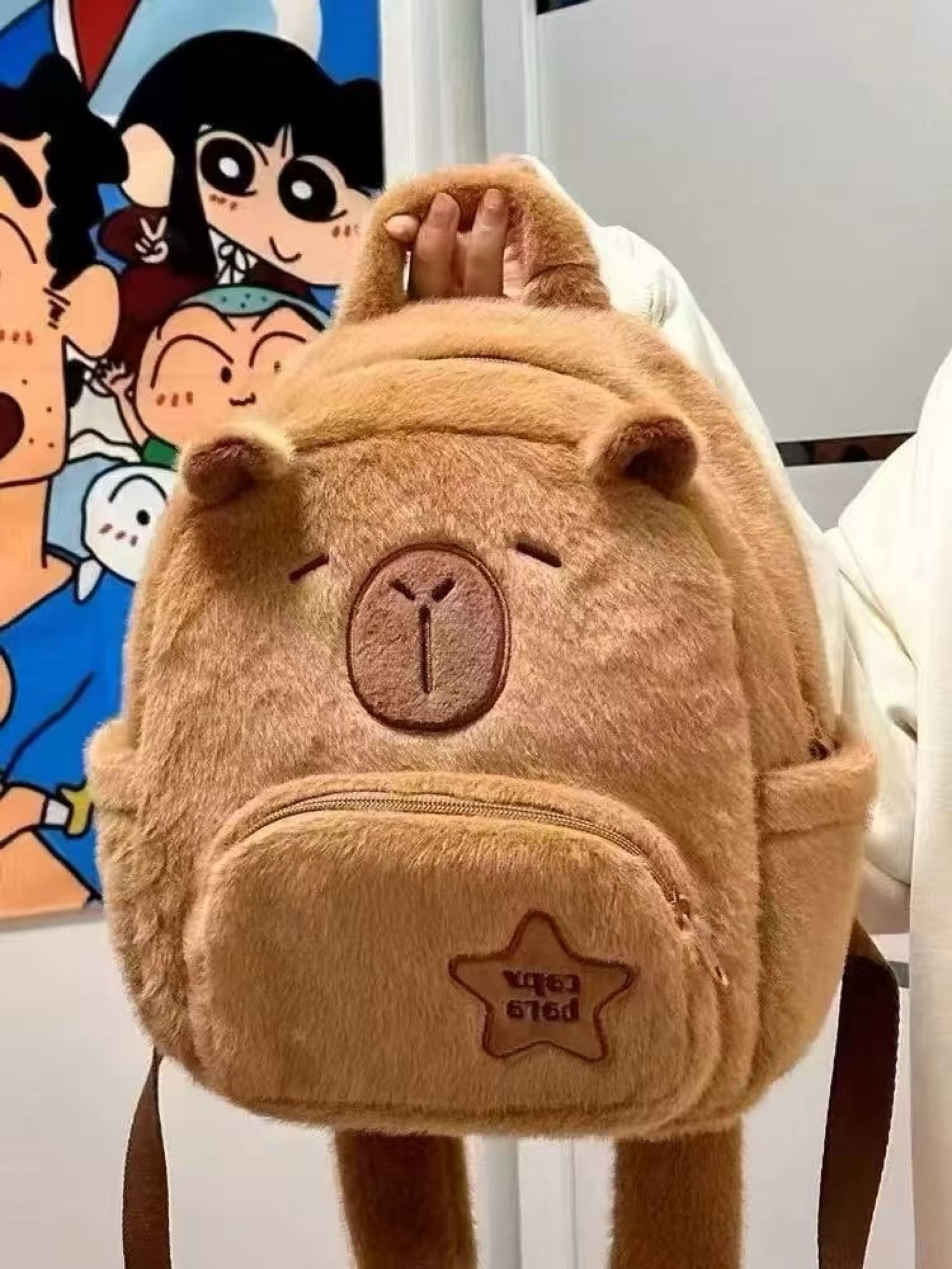 Mochila Capivara de Pelúcia com Alças Peludinha