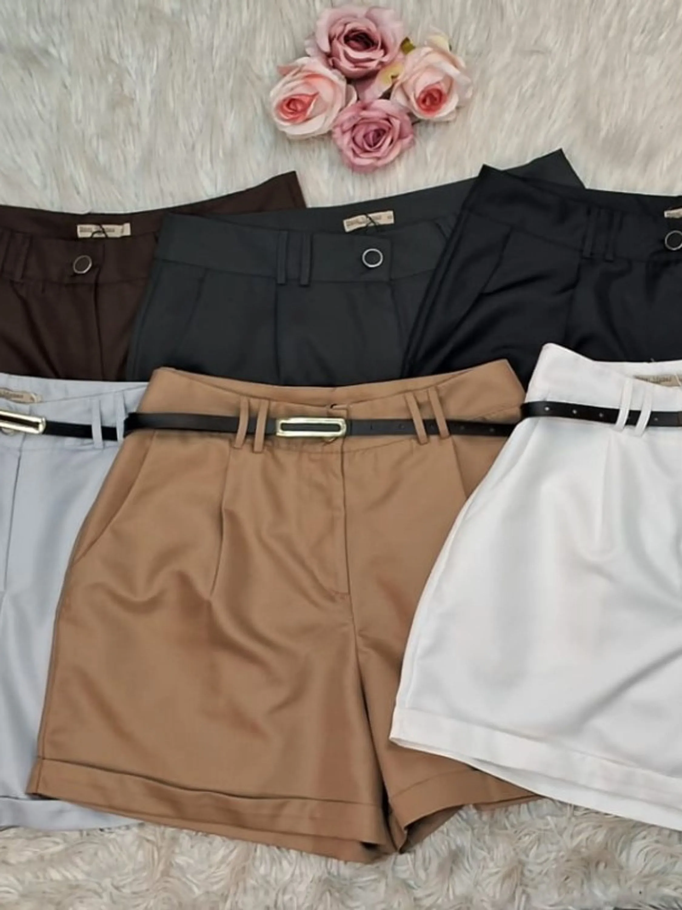 Doutoras Modas Short em Gabardine Cintura Alta Barra Dobrada Moderno G175