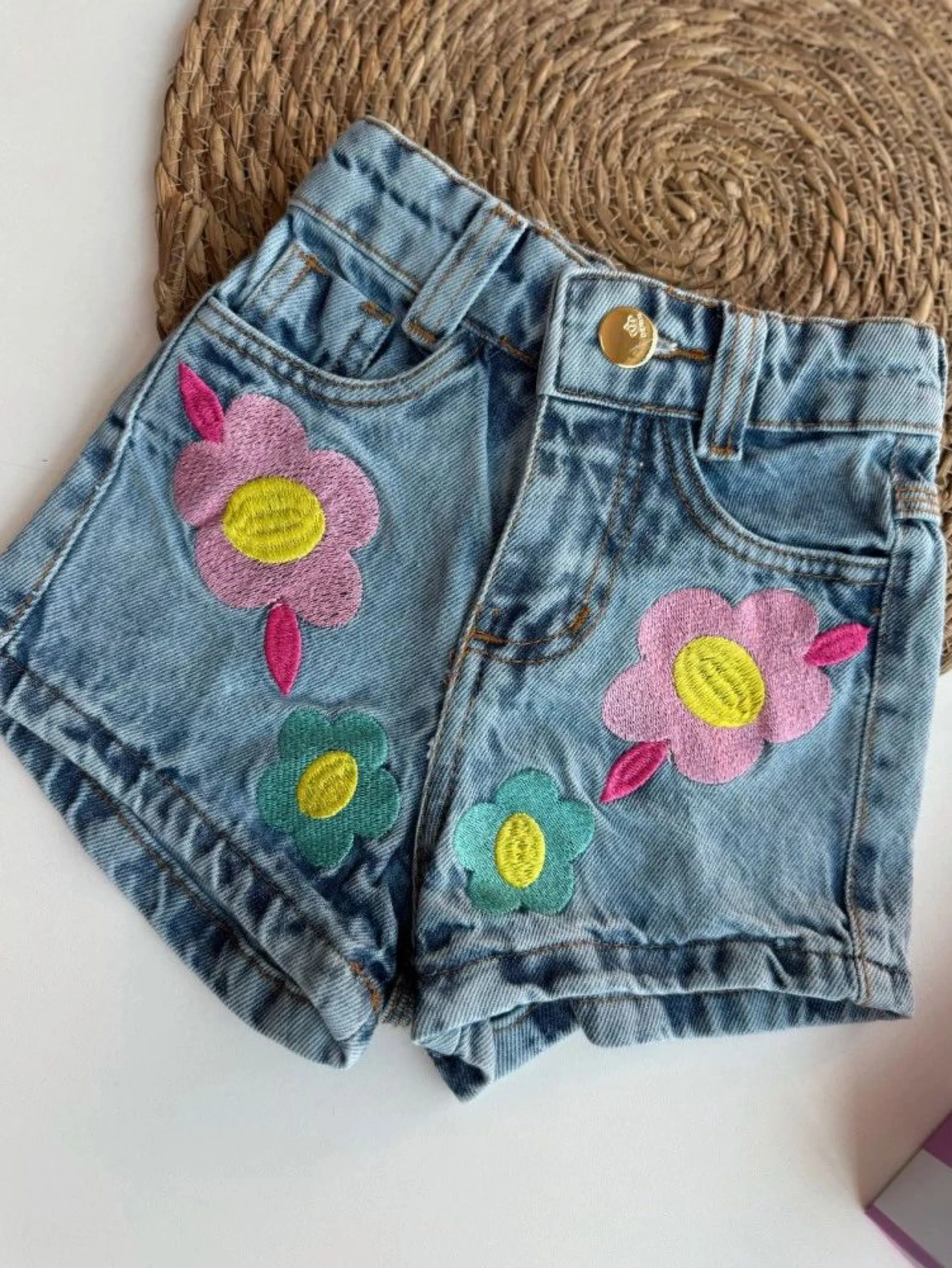 Short jeans flor bordado infantil