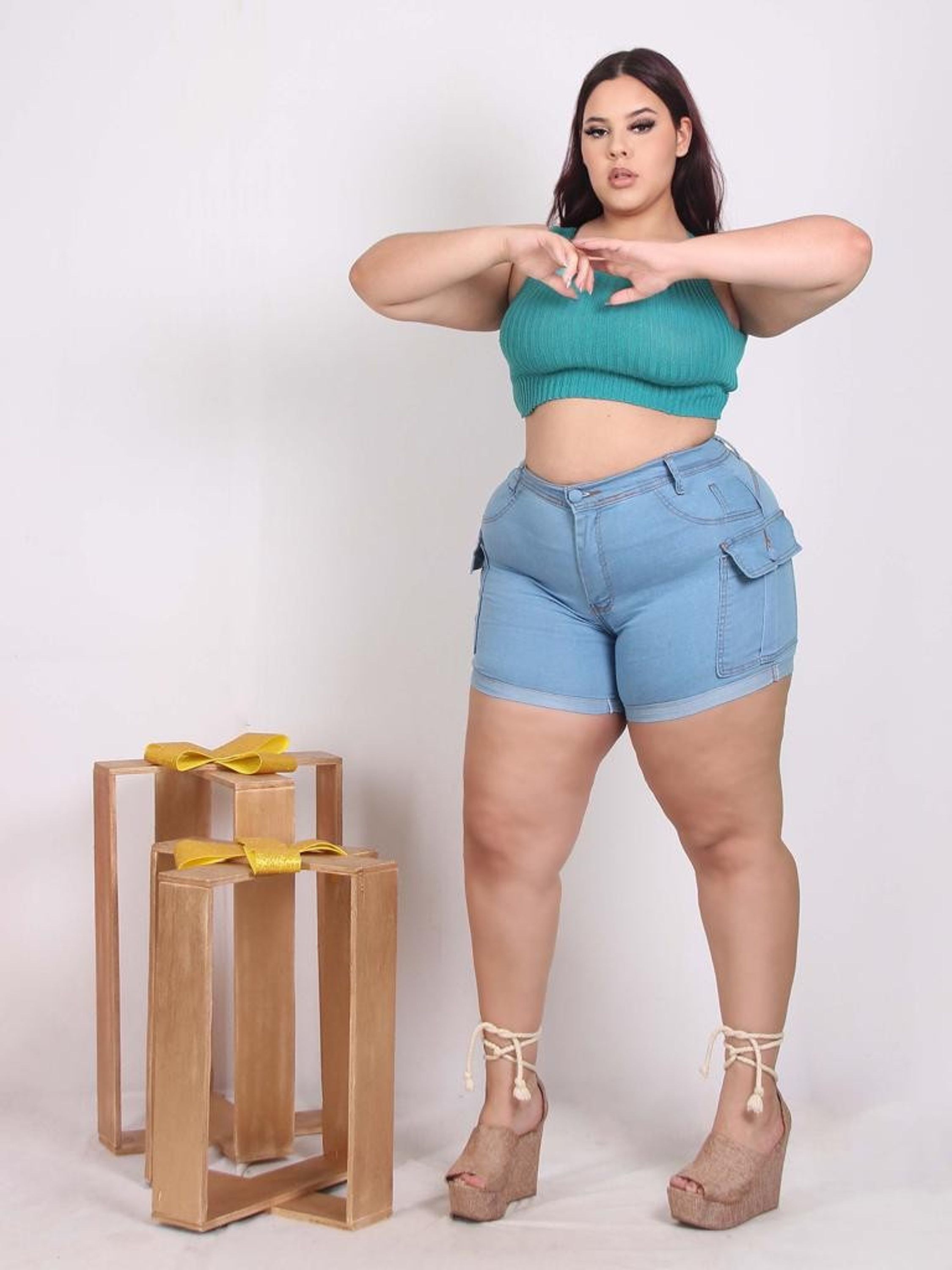 Shorts De Cintura Alta Plus Size - Com Controle De Barriga E Bolsos Para Yoga