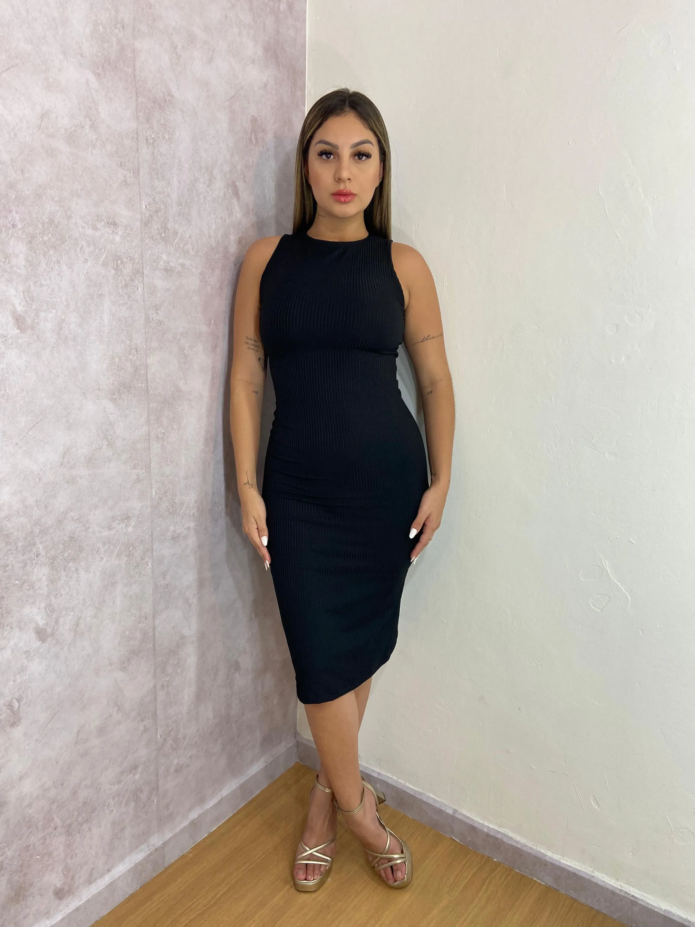 Vestido Feminino Tubinho Midi Canelado Algodão Cavado Clássico