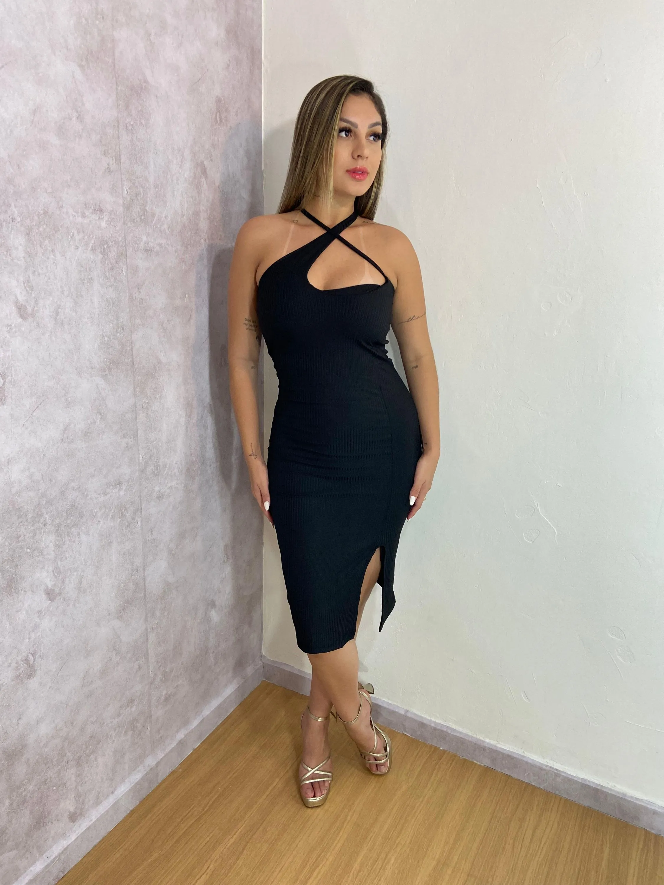 Vestido Feminino Midi Justo Tubinho Alças Cruzadas Fenda Barra