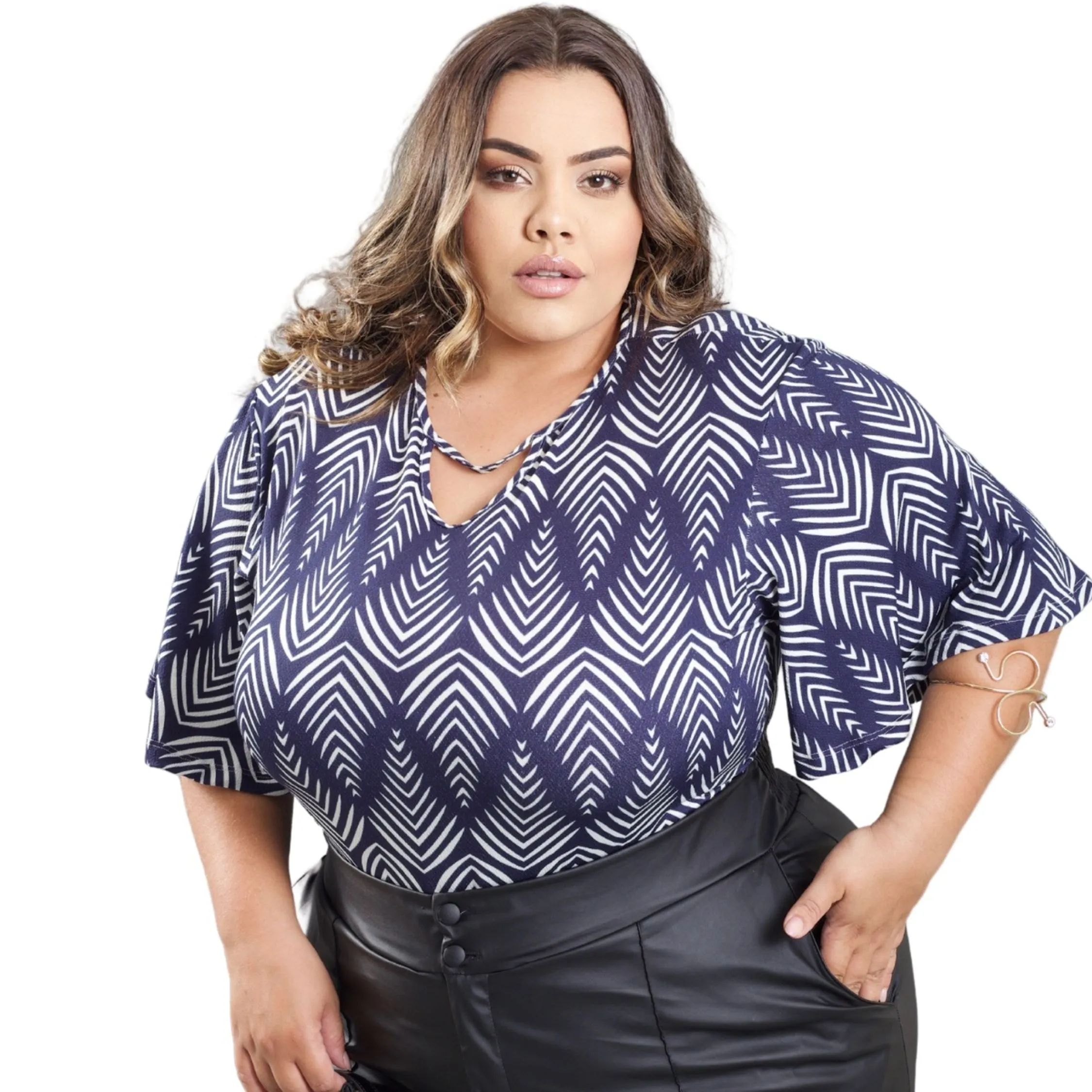 Blusa Estampa Manga Flare Plus Size Básica  Moda Verão