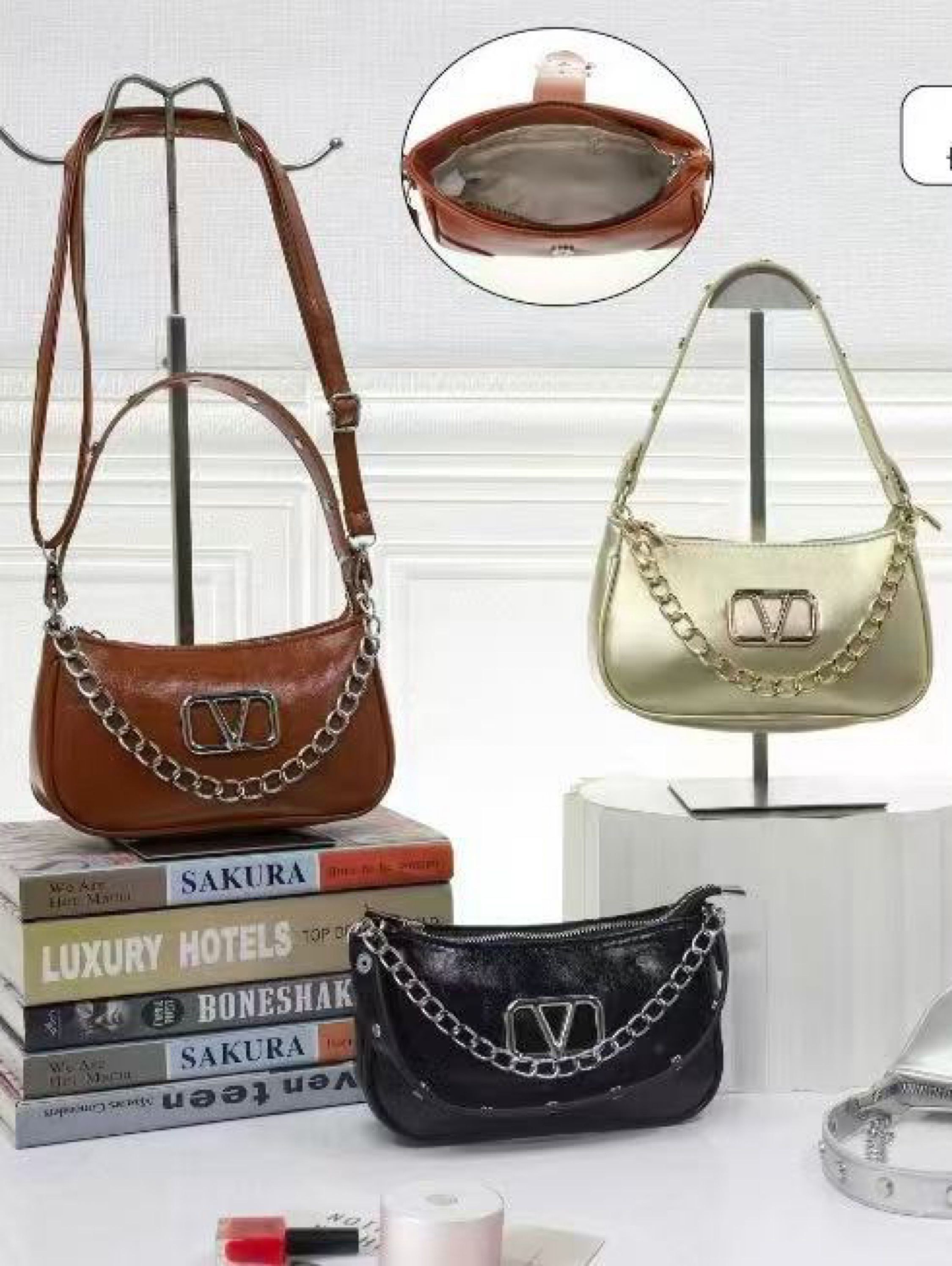 Bolsa netalizada tiracolo letra V com 2 alças AL-1366