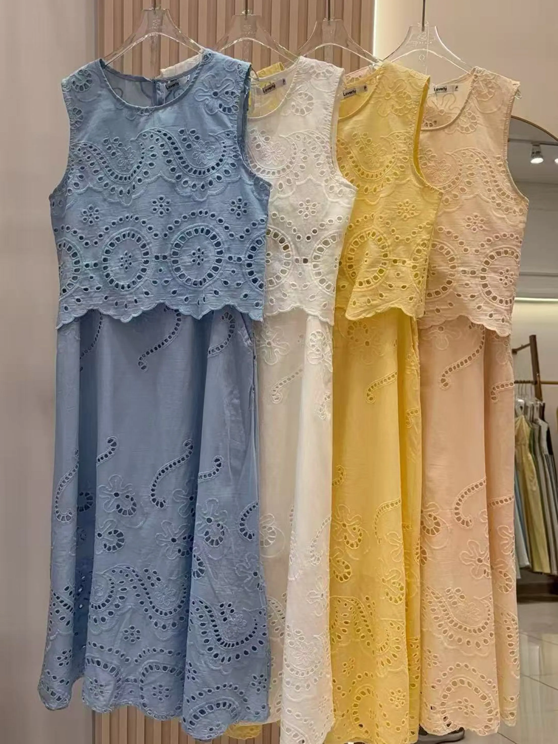 Blusa e saia com bolso