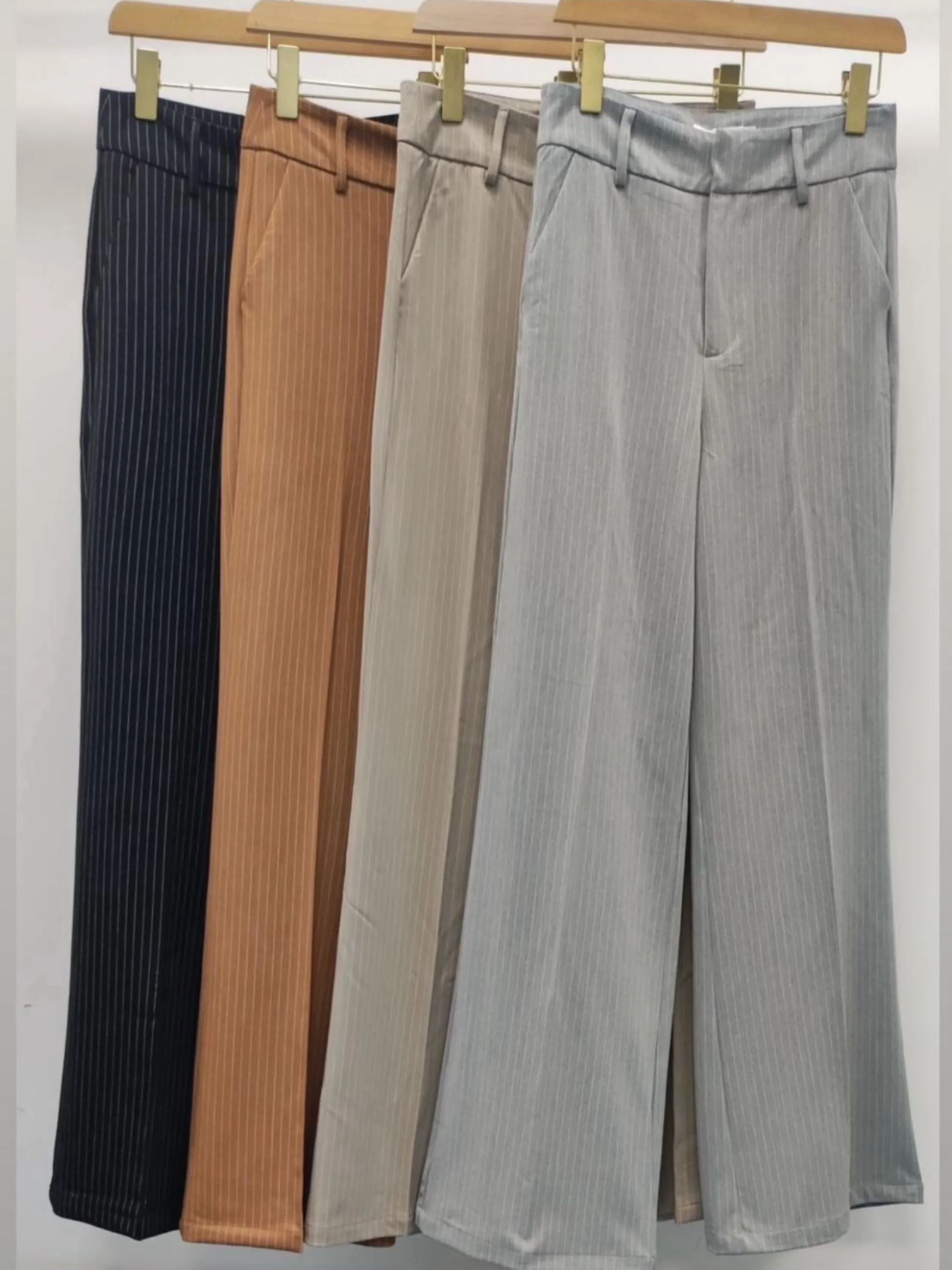 Calça pantalona Risca de giz