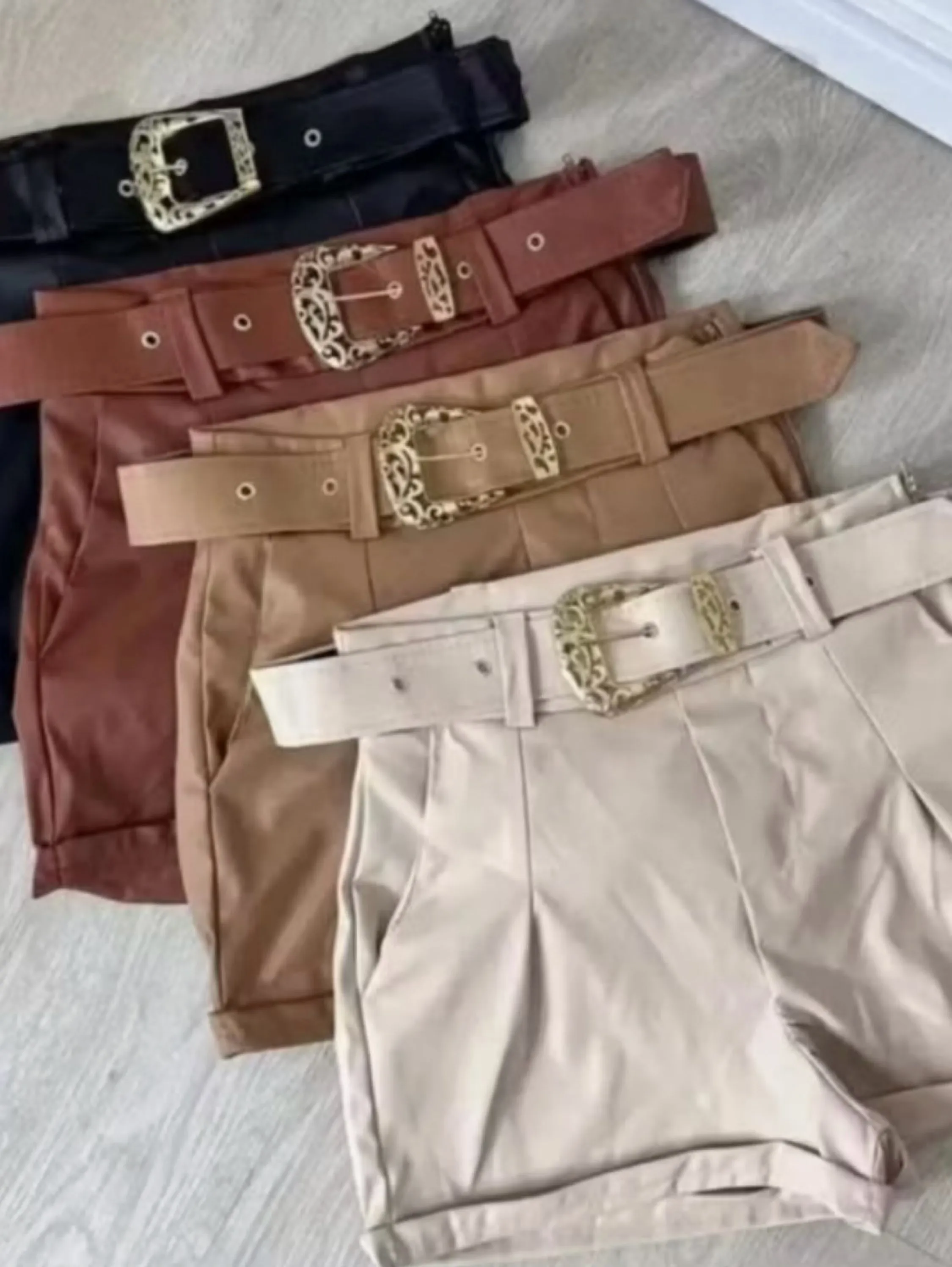 SHORT COURINO COM CINTO