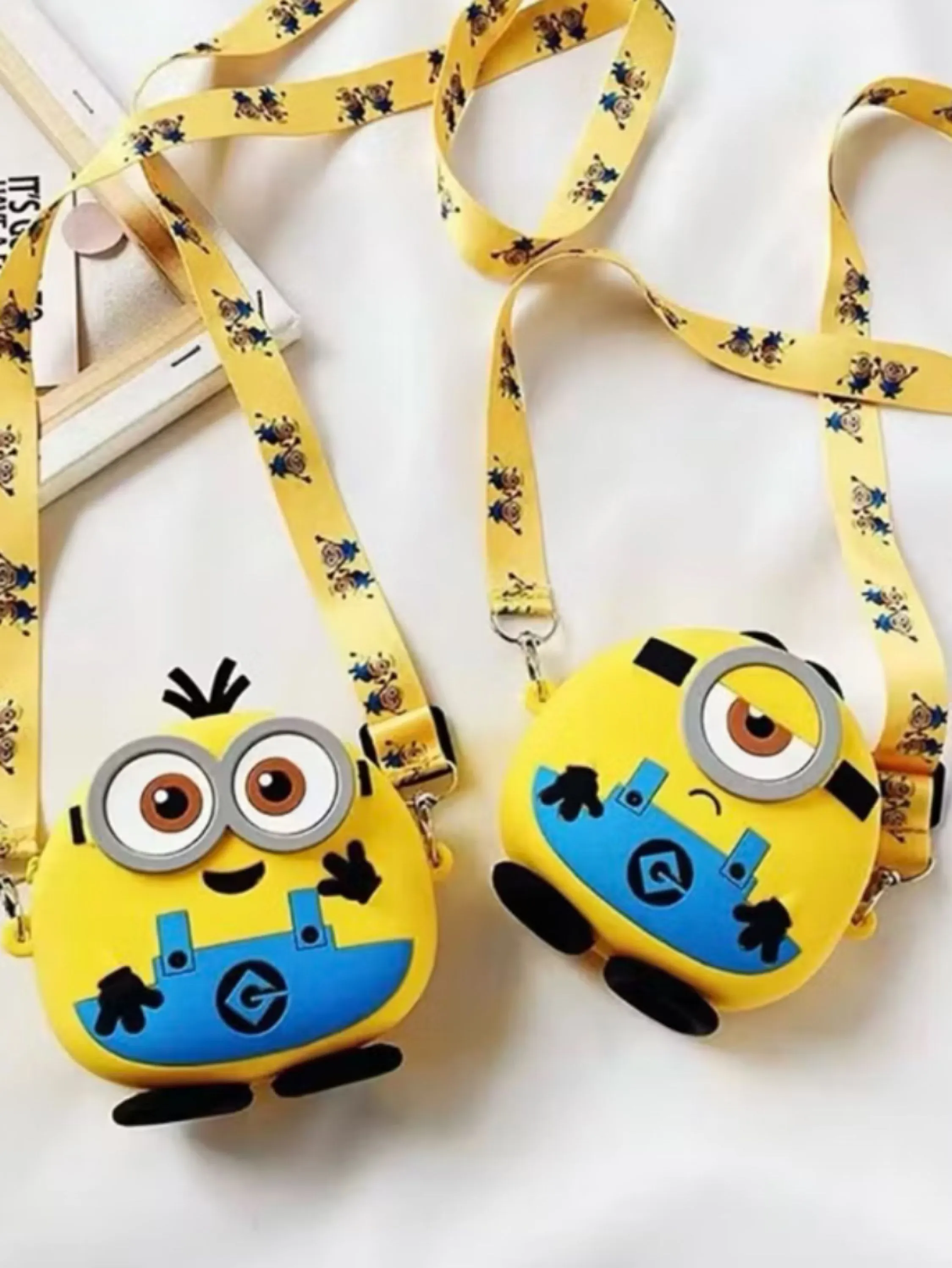 BOLSA TRANVERSAL MINIONS