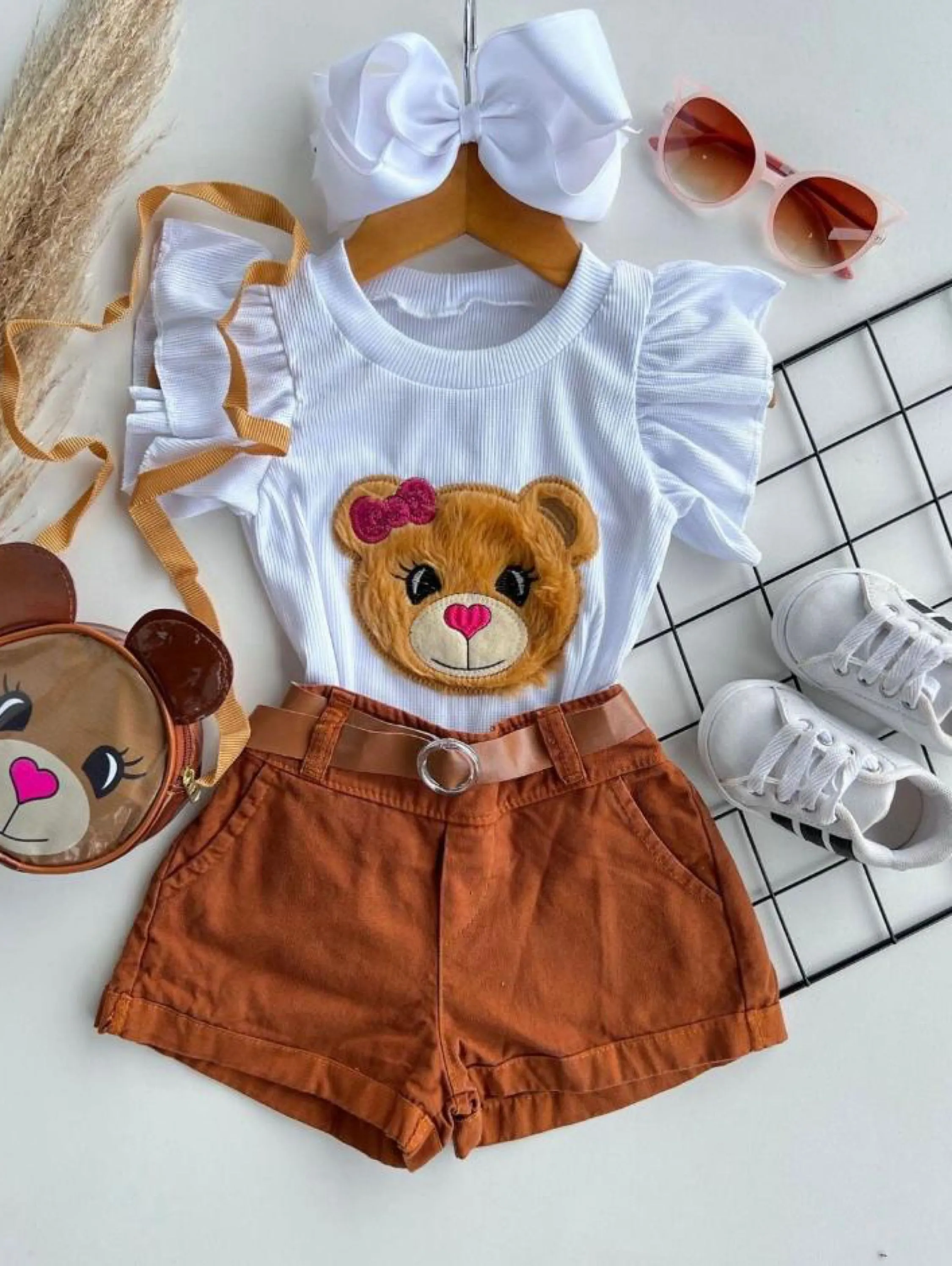 Conjunto Urso Infantil c/ cinto, aplique, bolsa