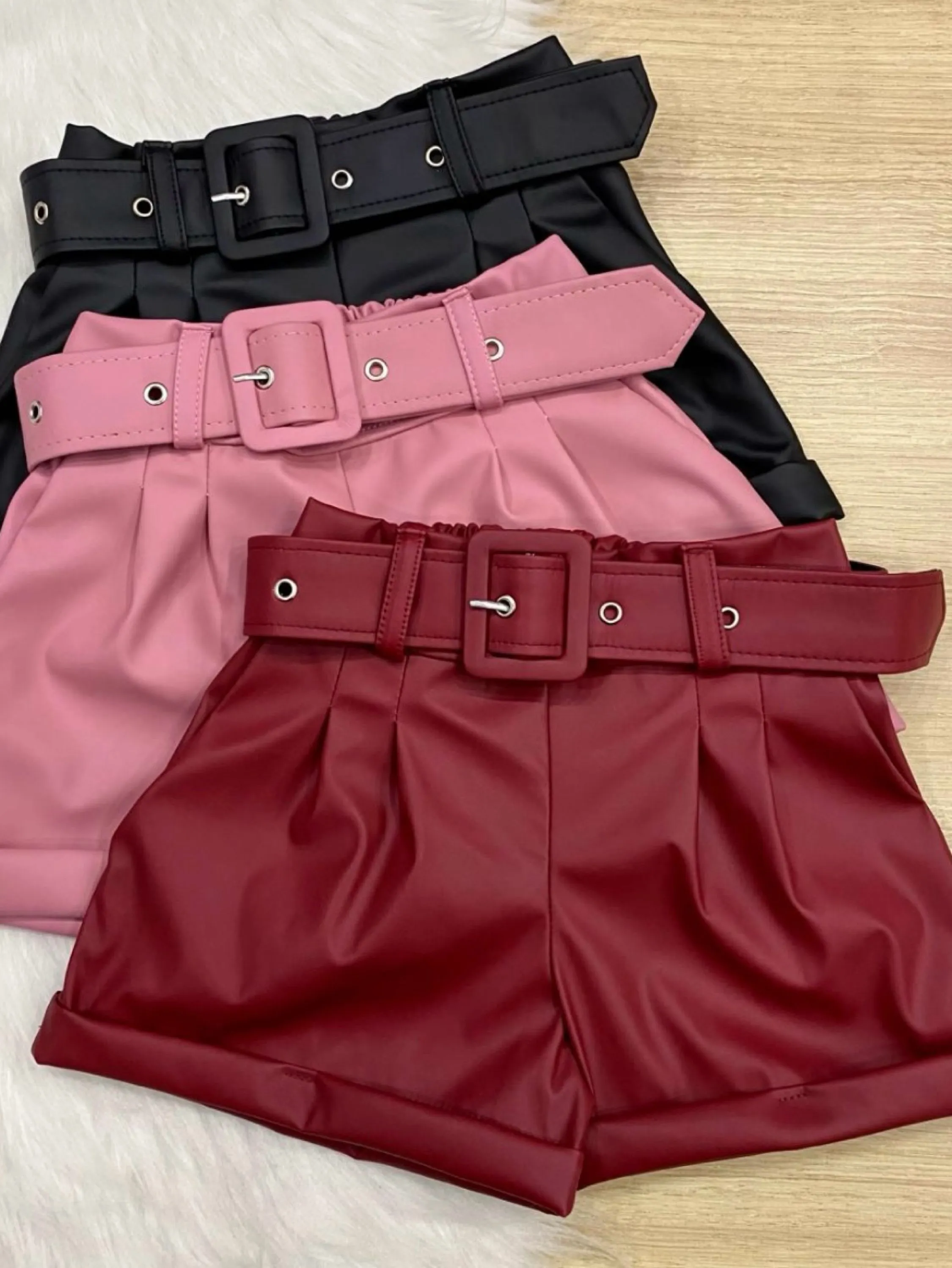 Shorts cinto couro infantil