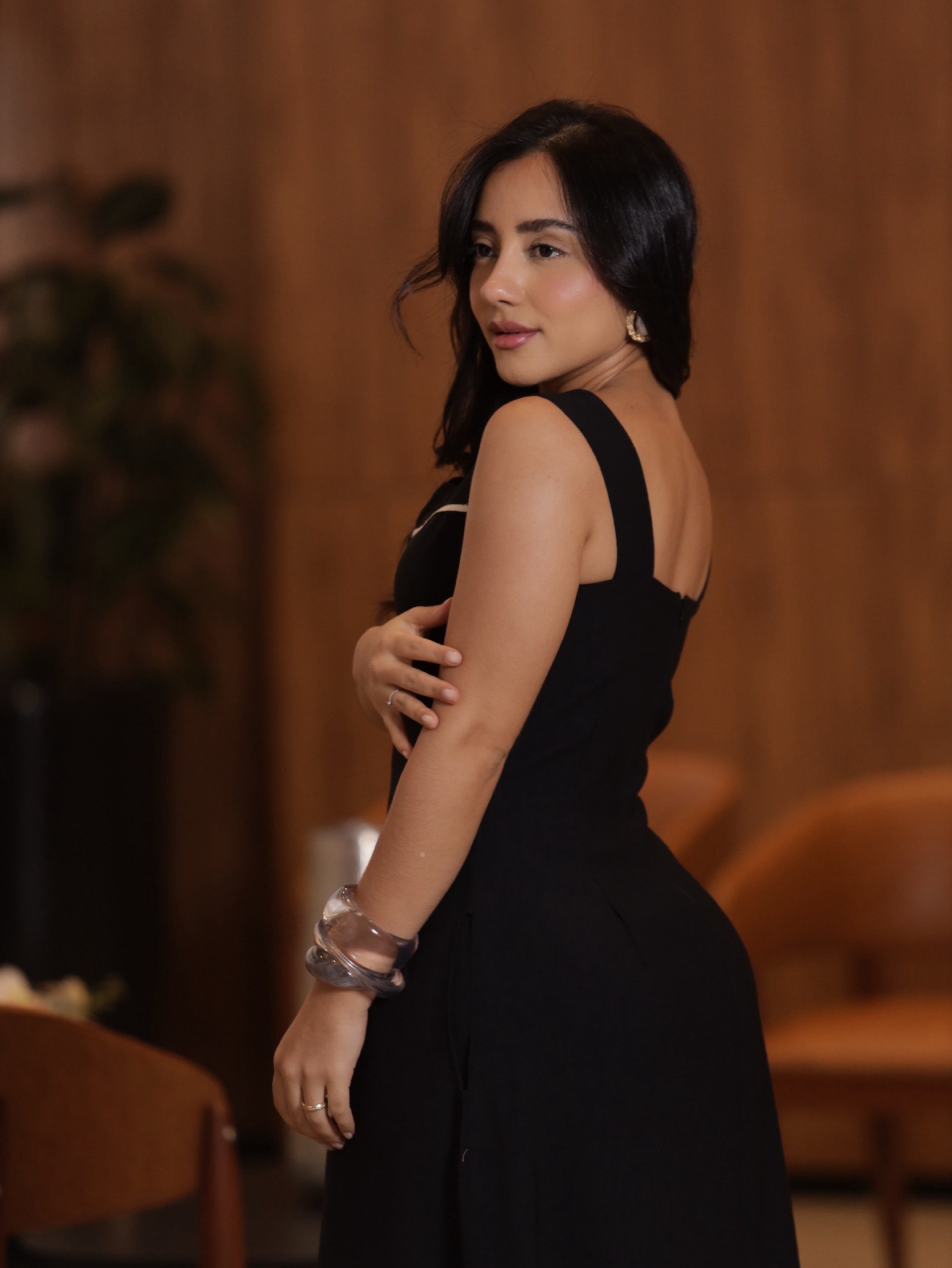 Vestido Tubo Mídi Casual Elegante Fenda E Detalhe Costura