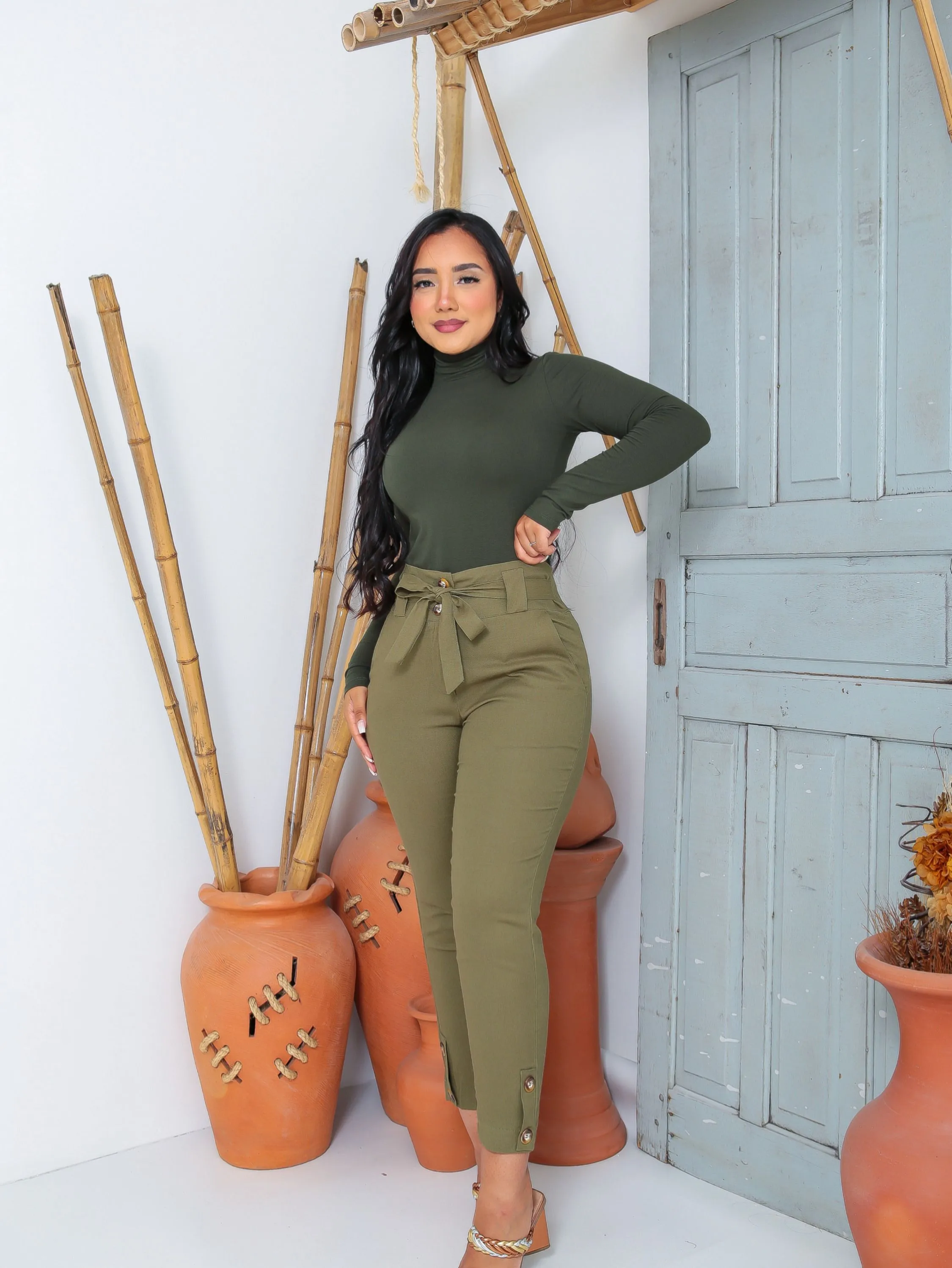 Blusa Viscolinho Gola Alta Clássica Feminina