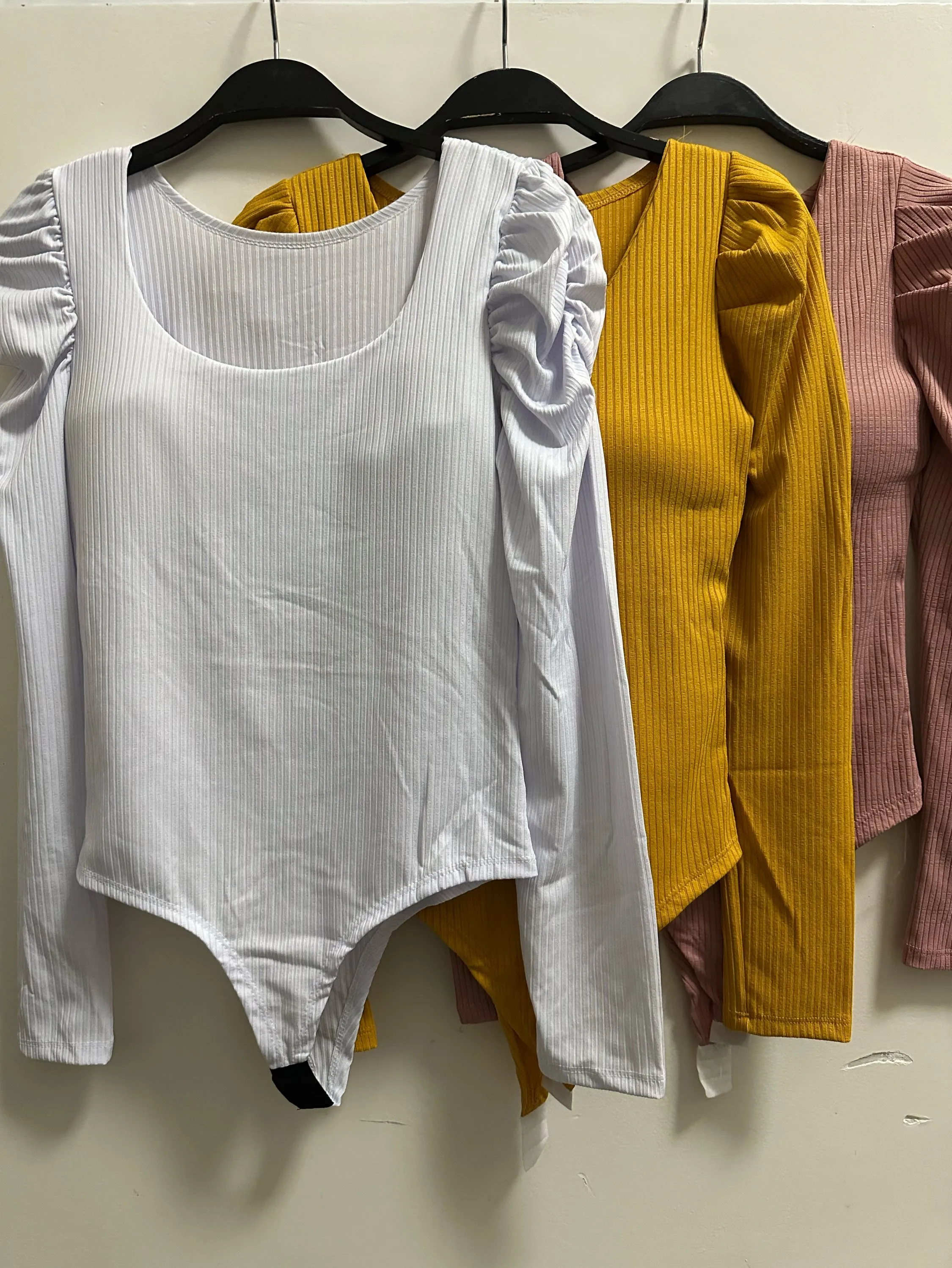 Blusa body canelado com bojo