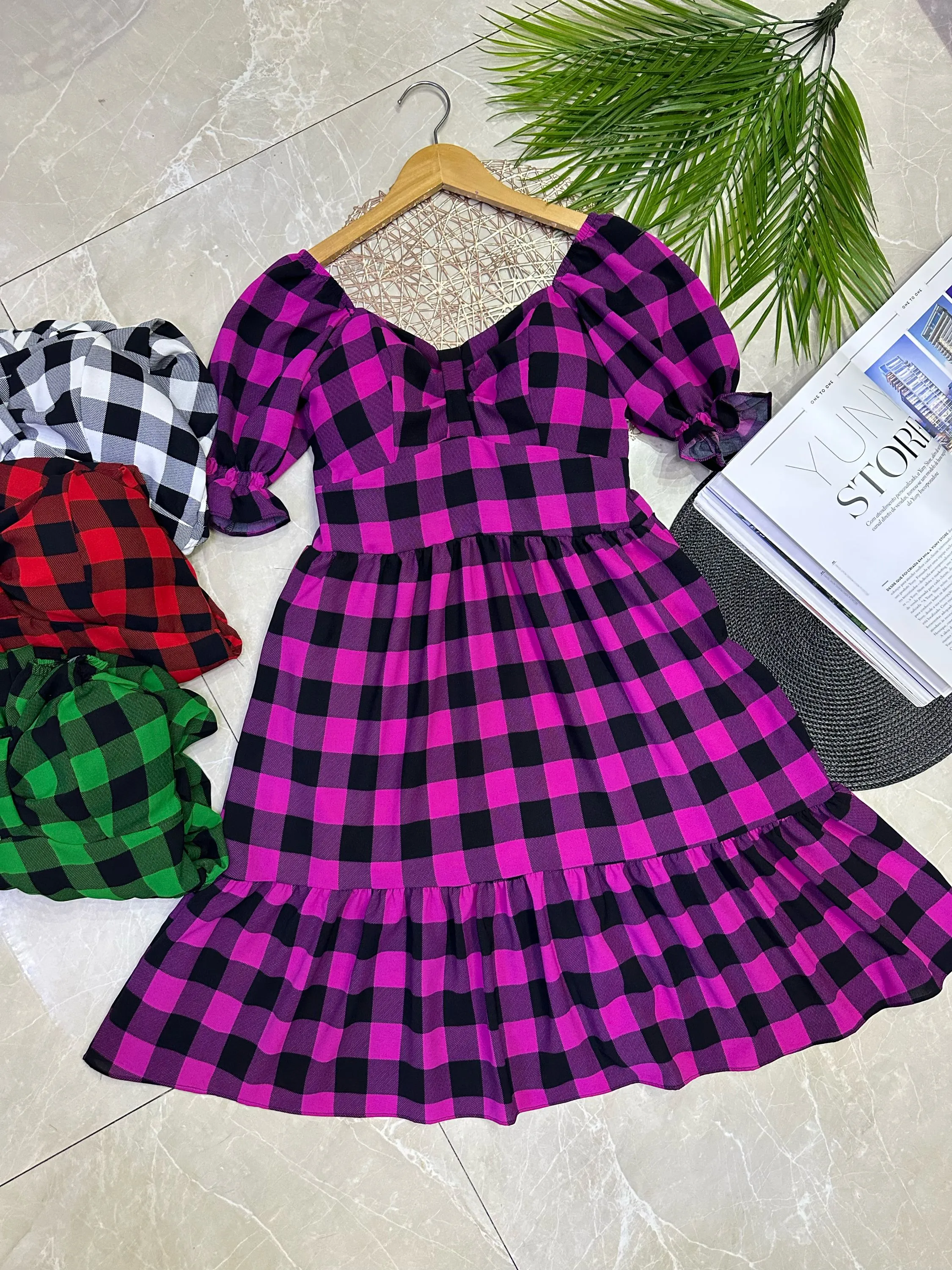 Vestido curto com forro tecido crepinho