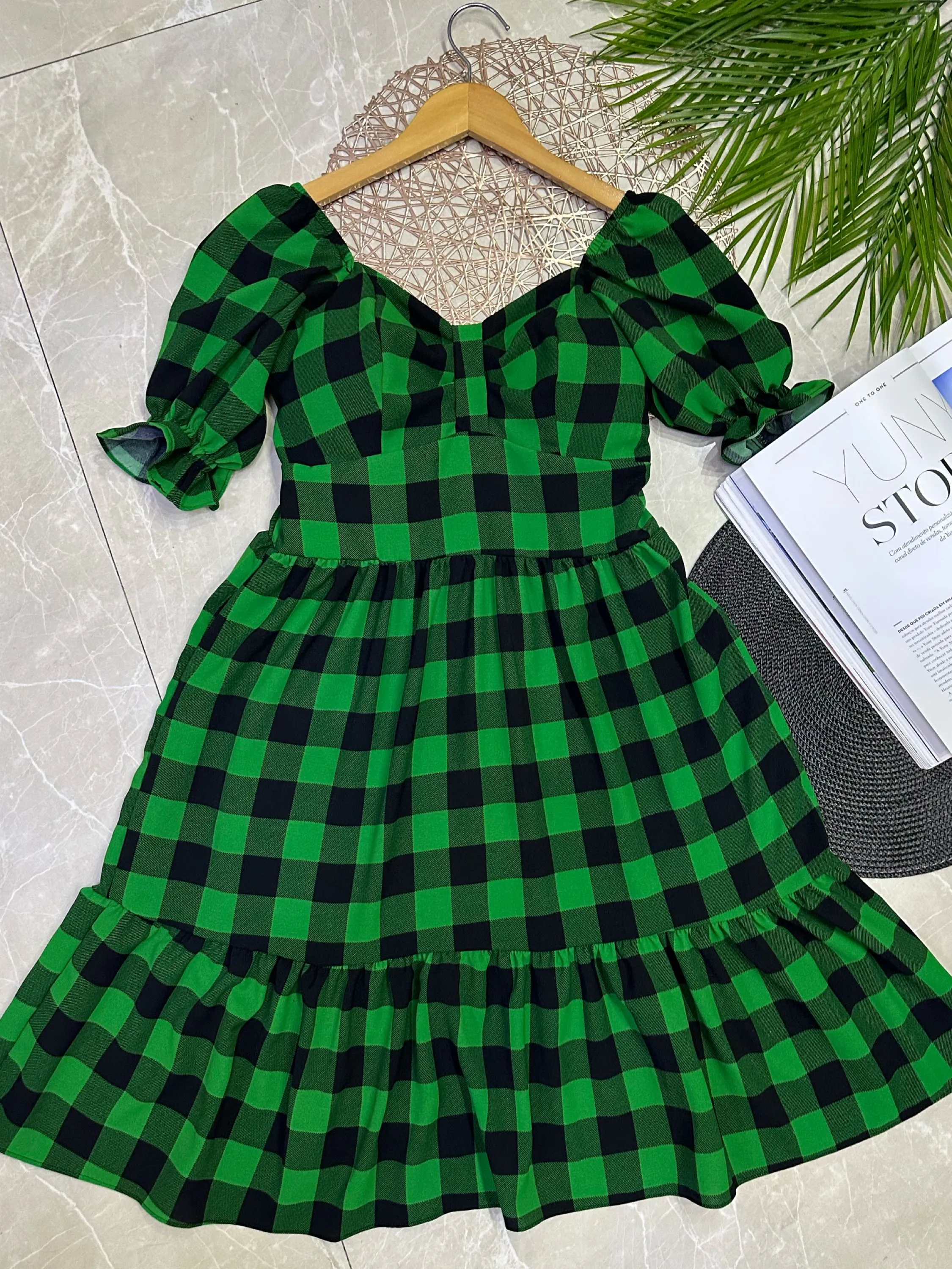 Vestido curto com forro tecido crepinho