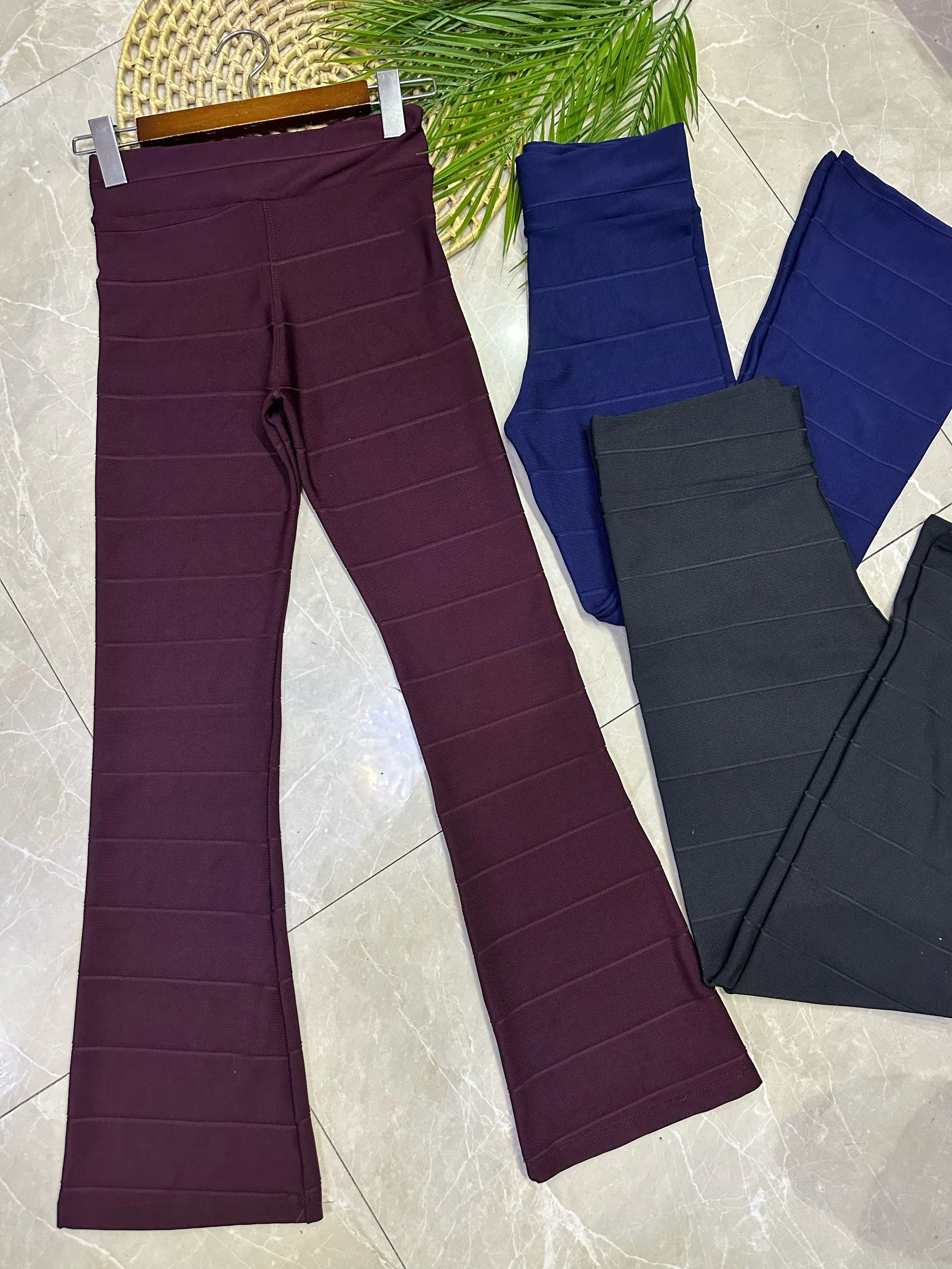 Calça cintura alta flare tecido estica Maya modas