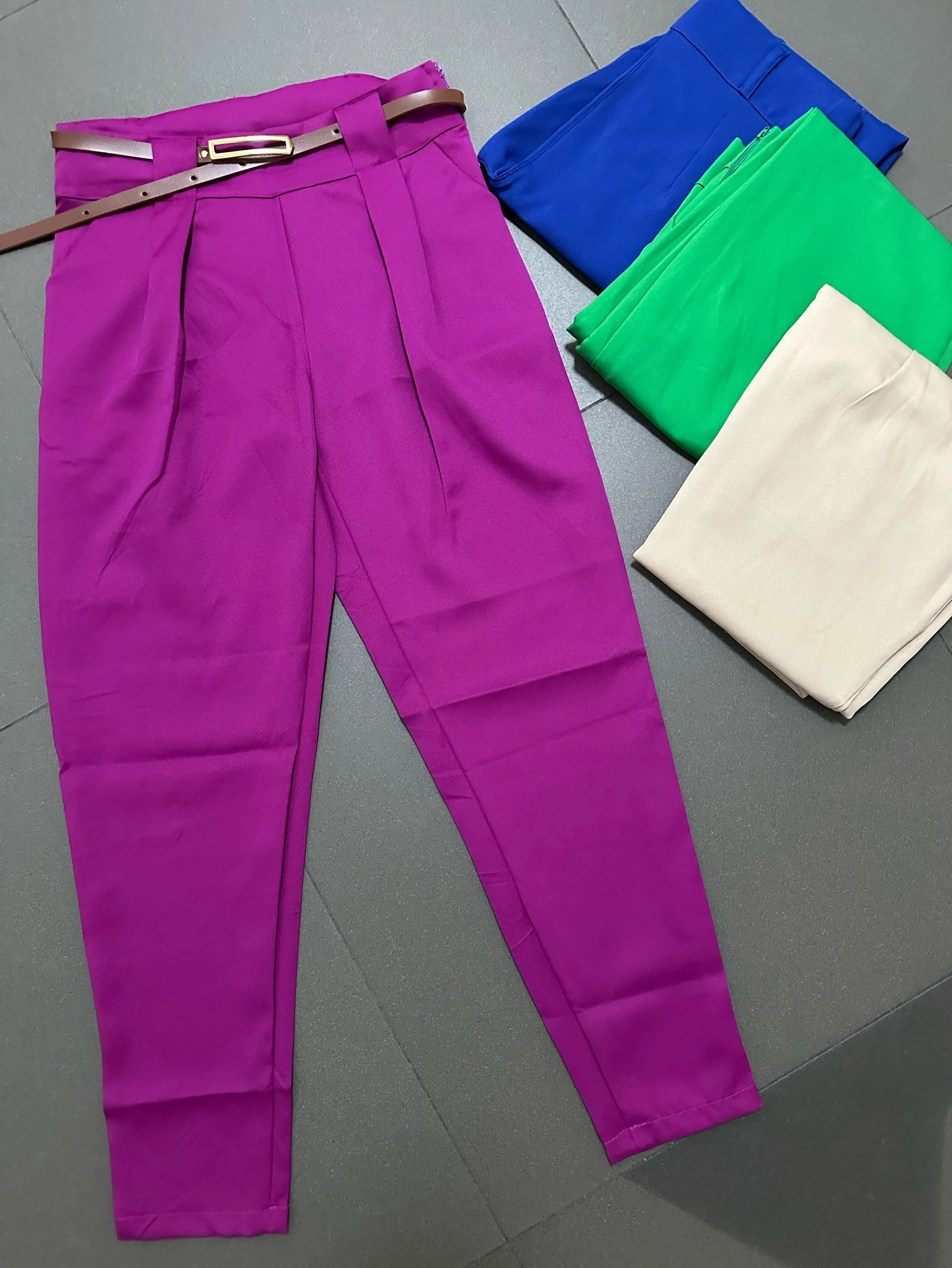 Calça alfaiataria com cinto Maya modas