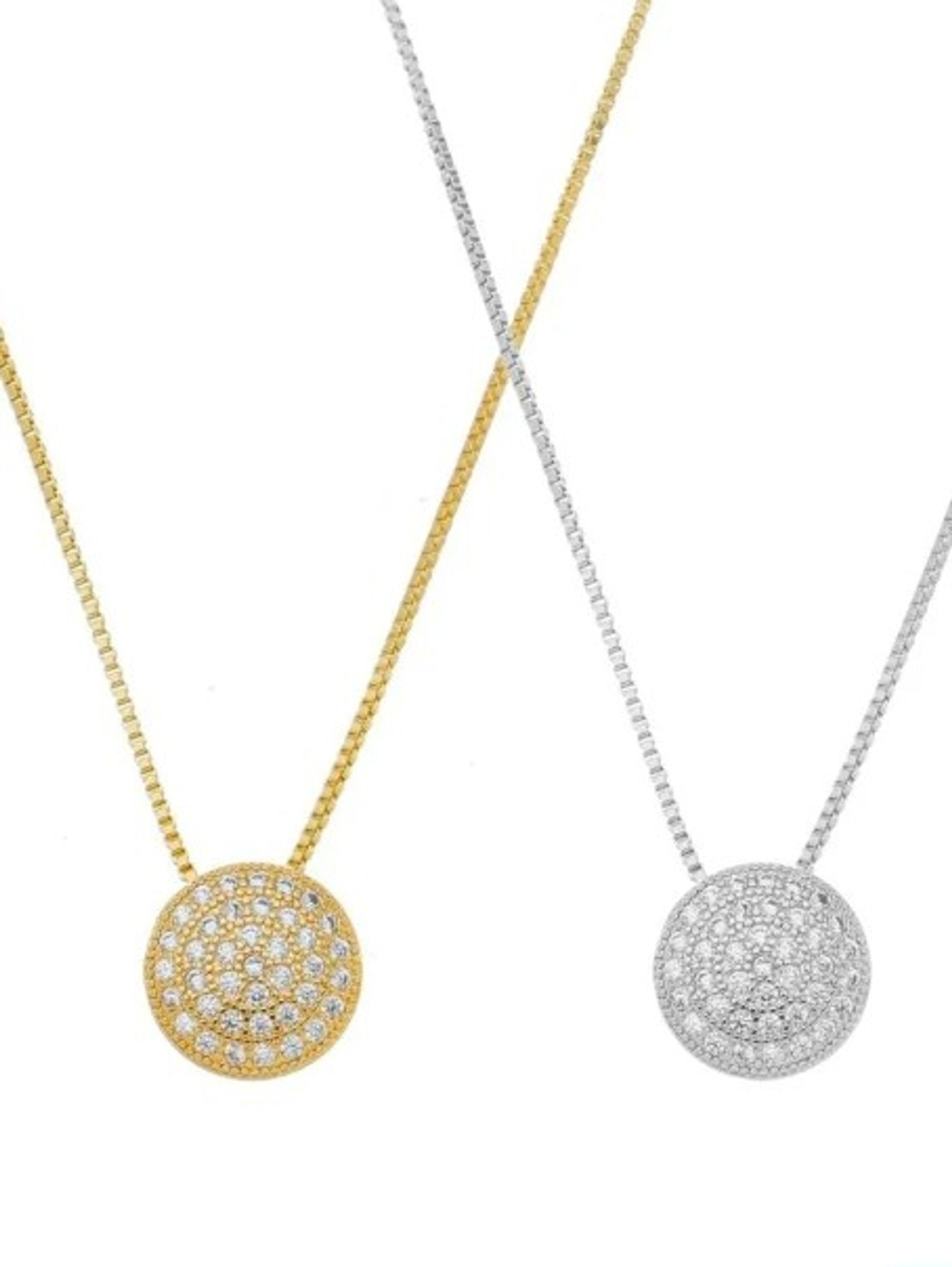 Colar com pingente redondo cravejado em zircônia