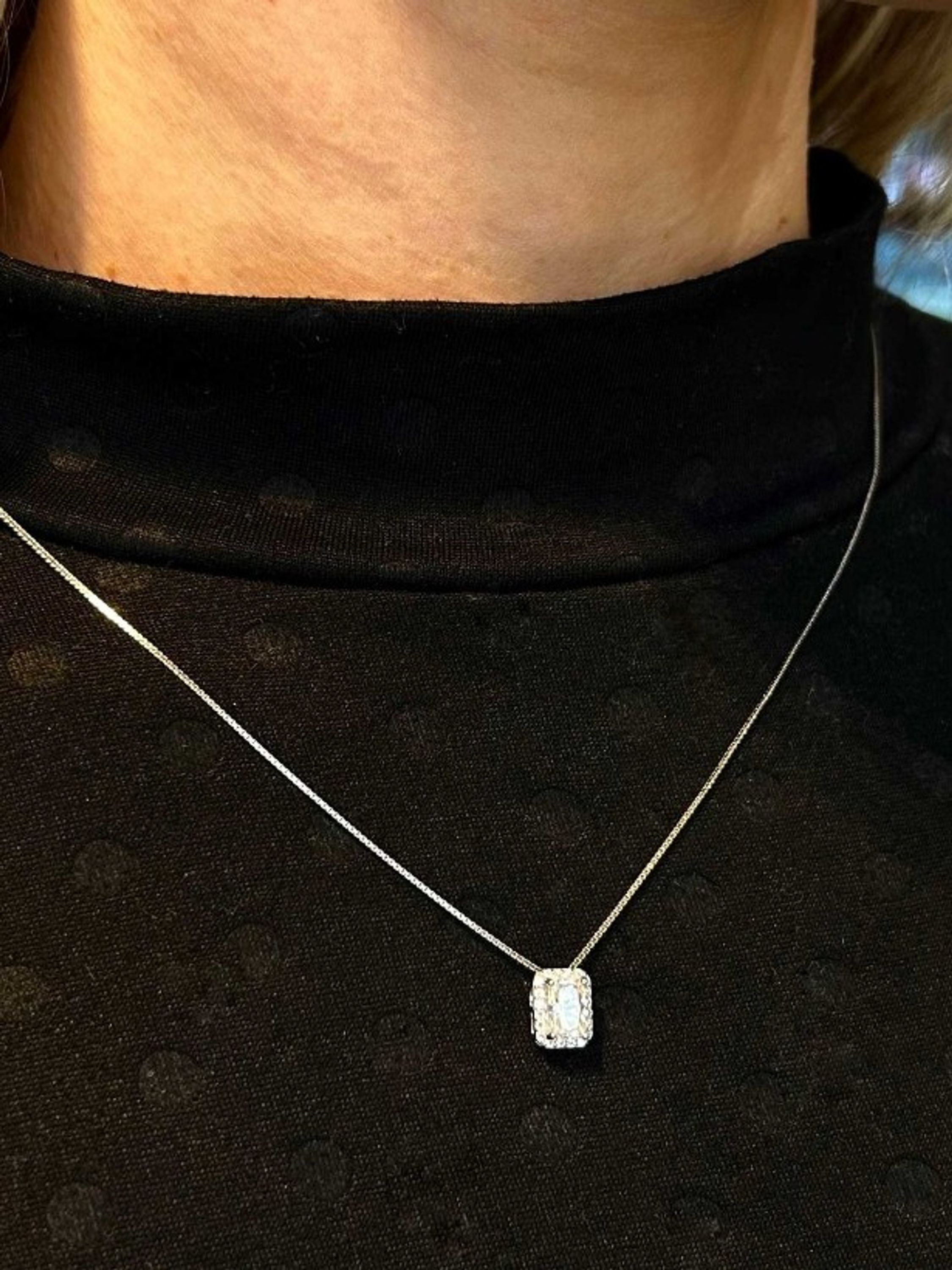 Colar com pedras cravejadas em zircônia quadrado