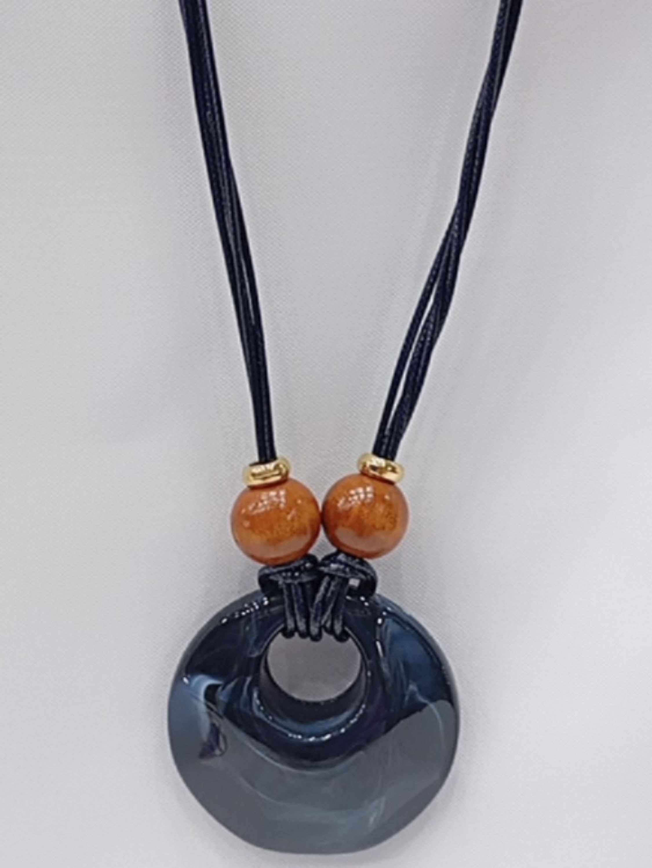 Colar rio feito a mão estilosa 011