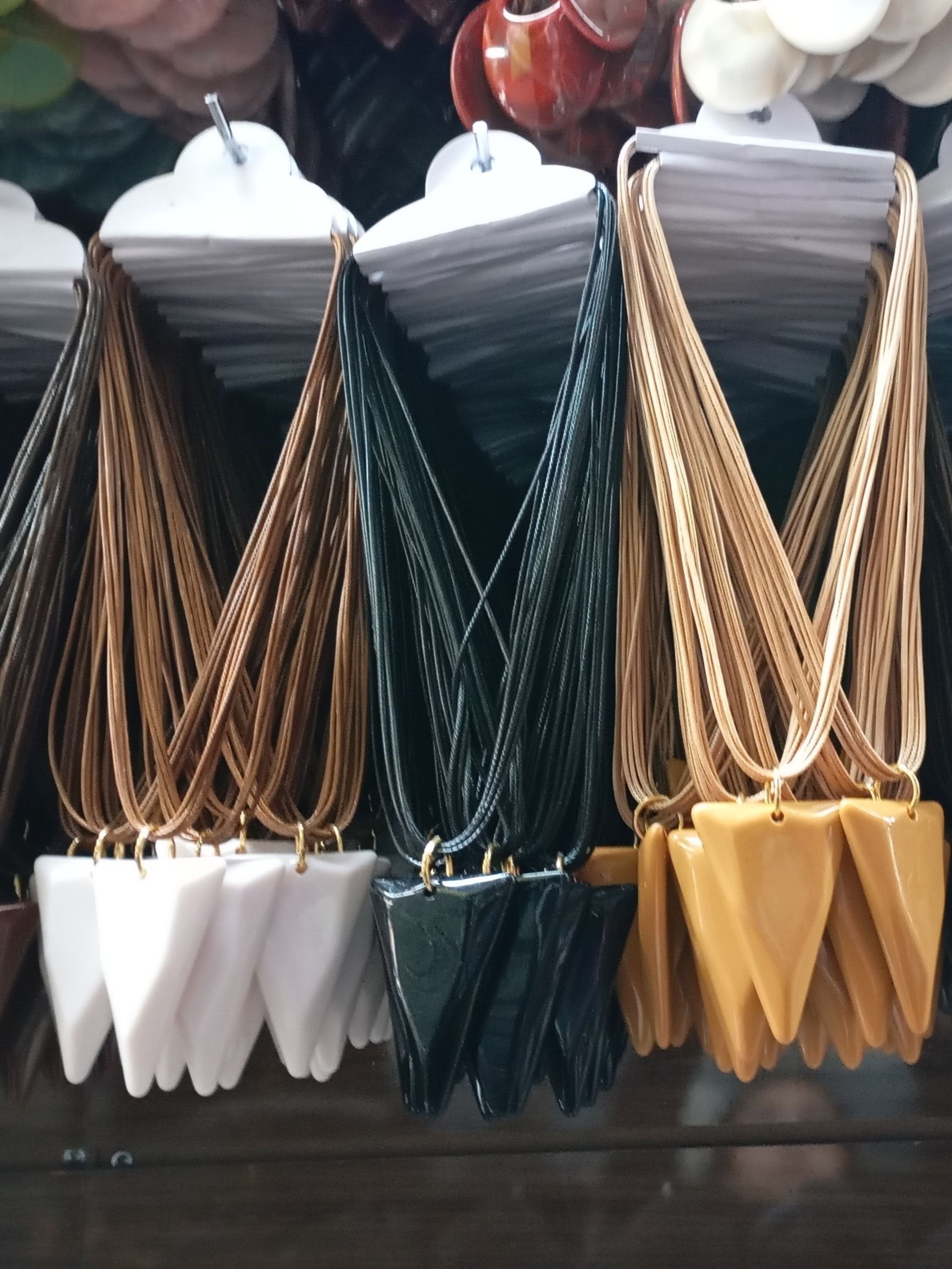 Colar triangular c14