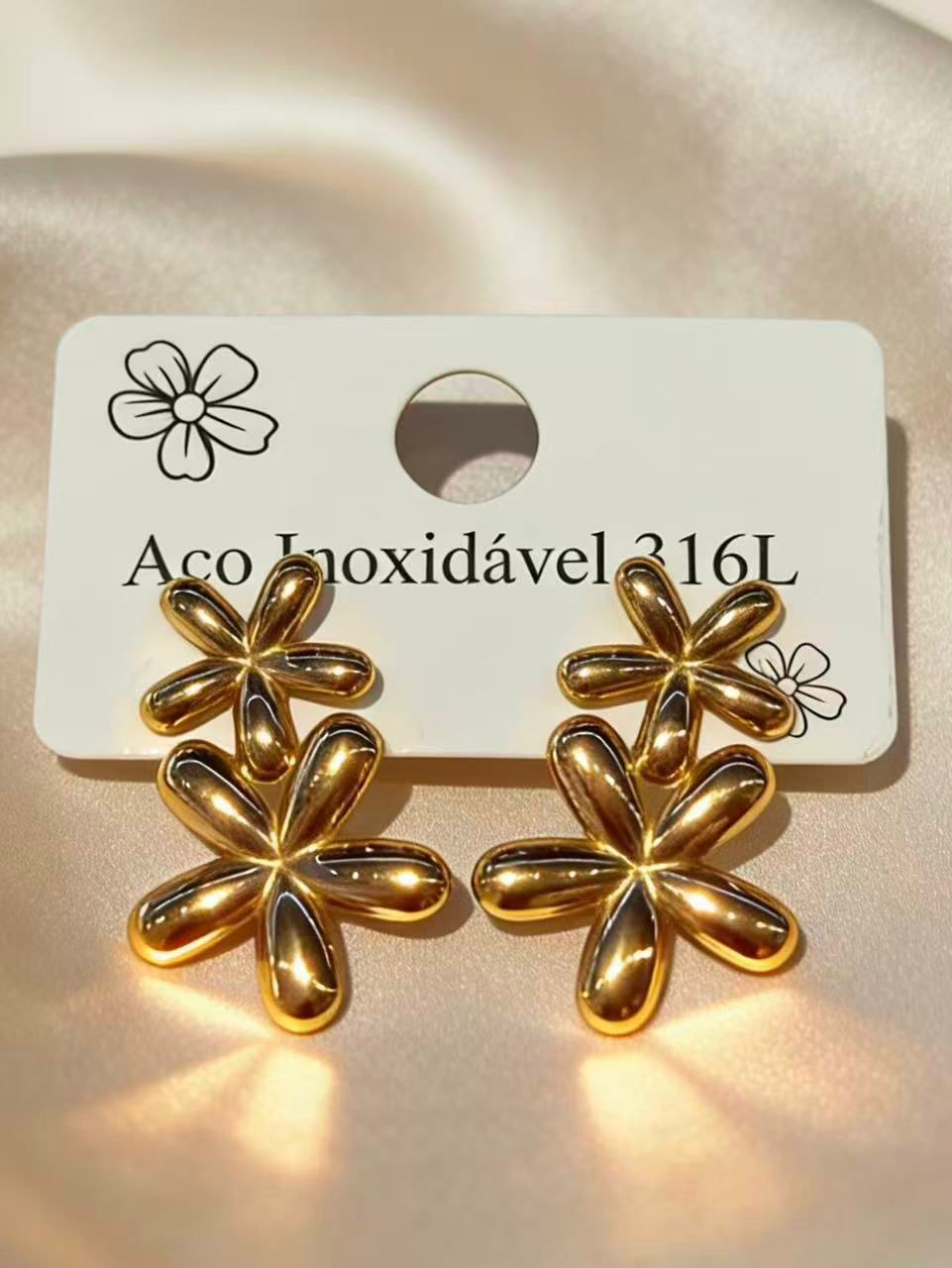 Brincos flor dupla