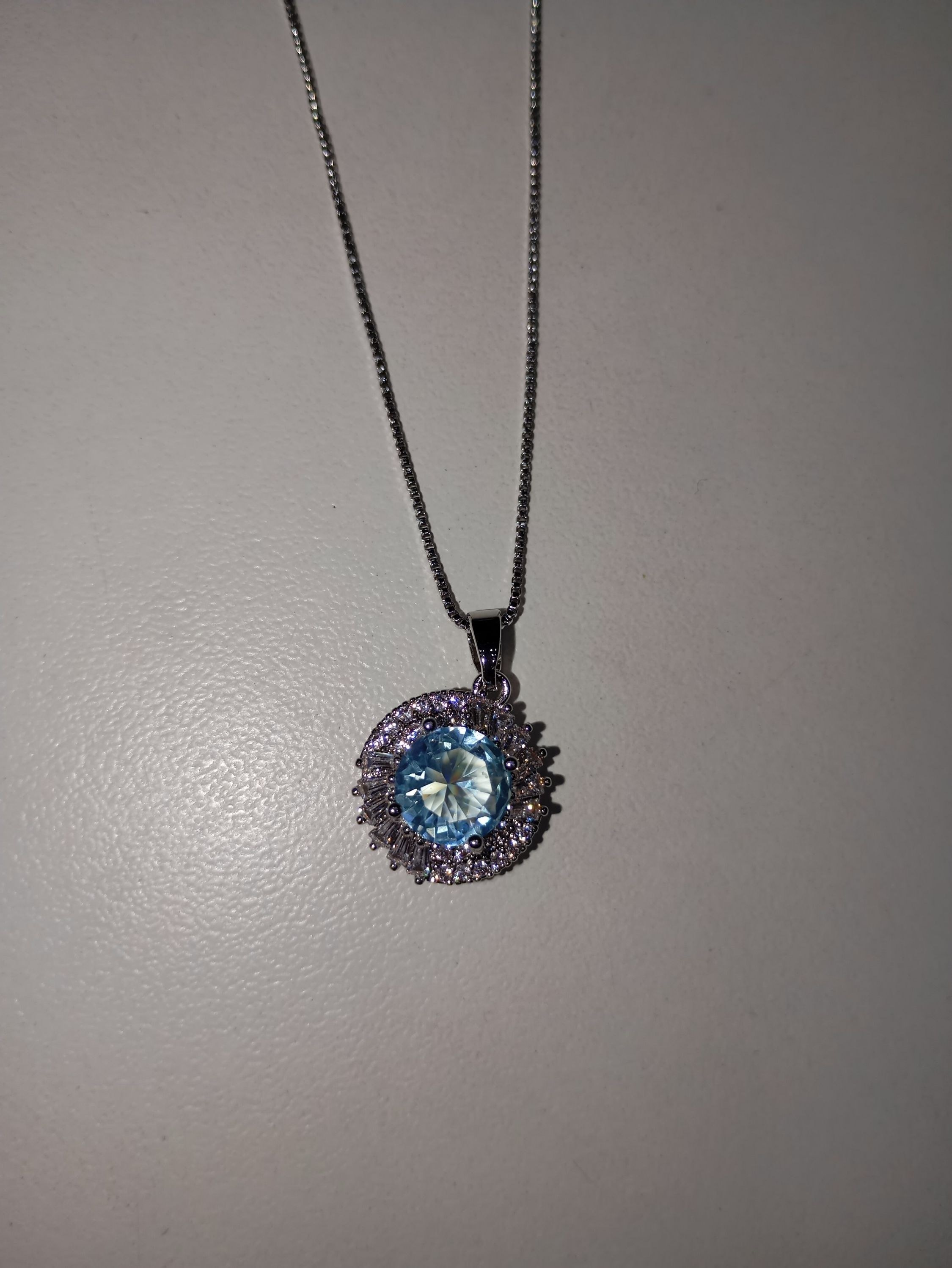 Conjunto de brinco e colar rubi