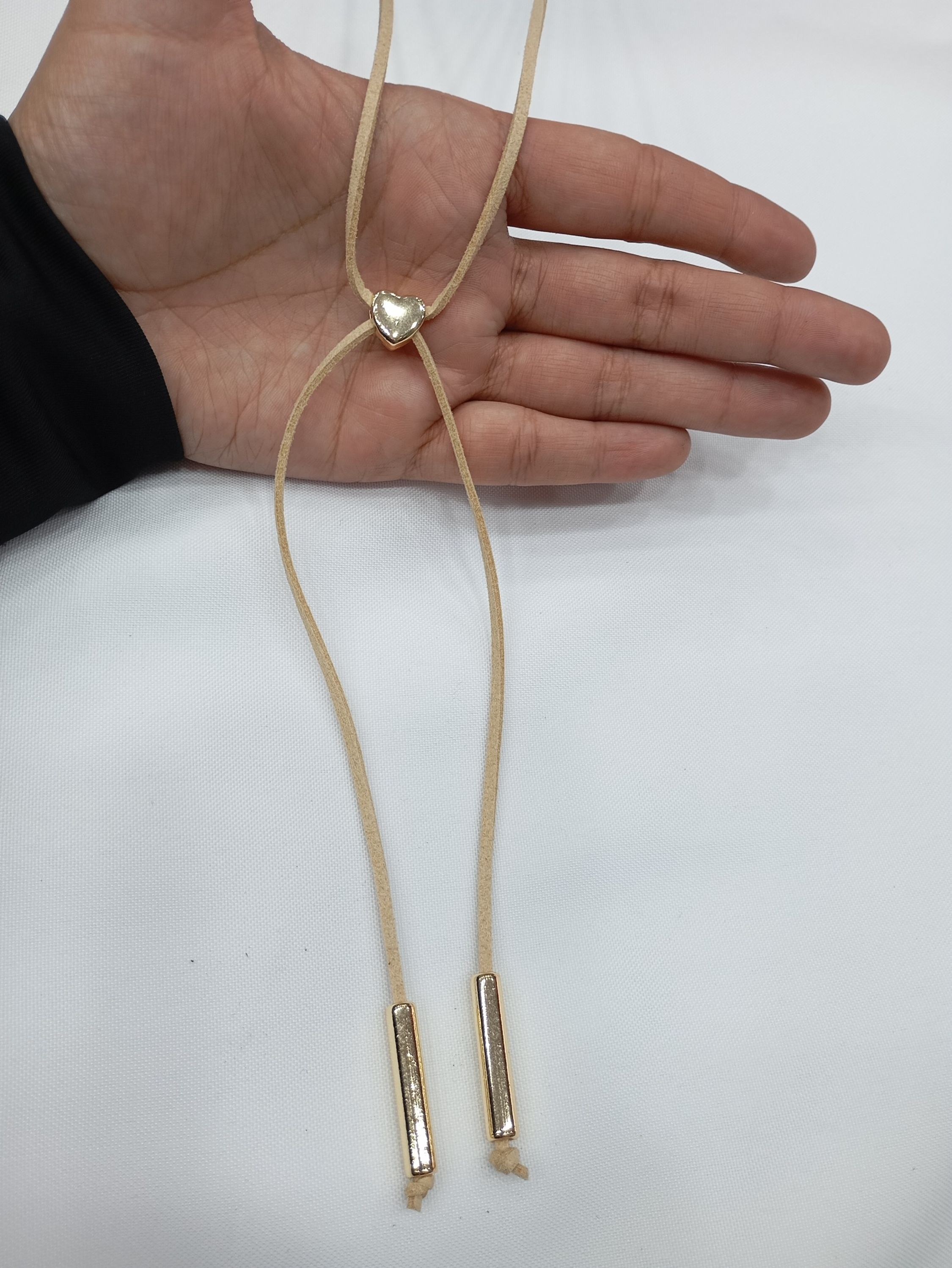 Colar Ana Castela coração dourado 013